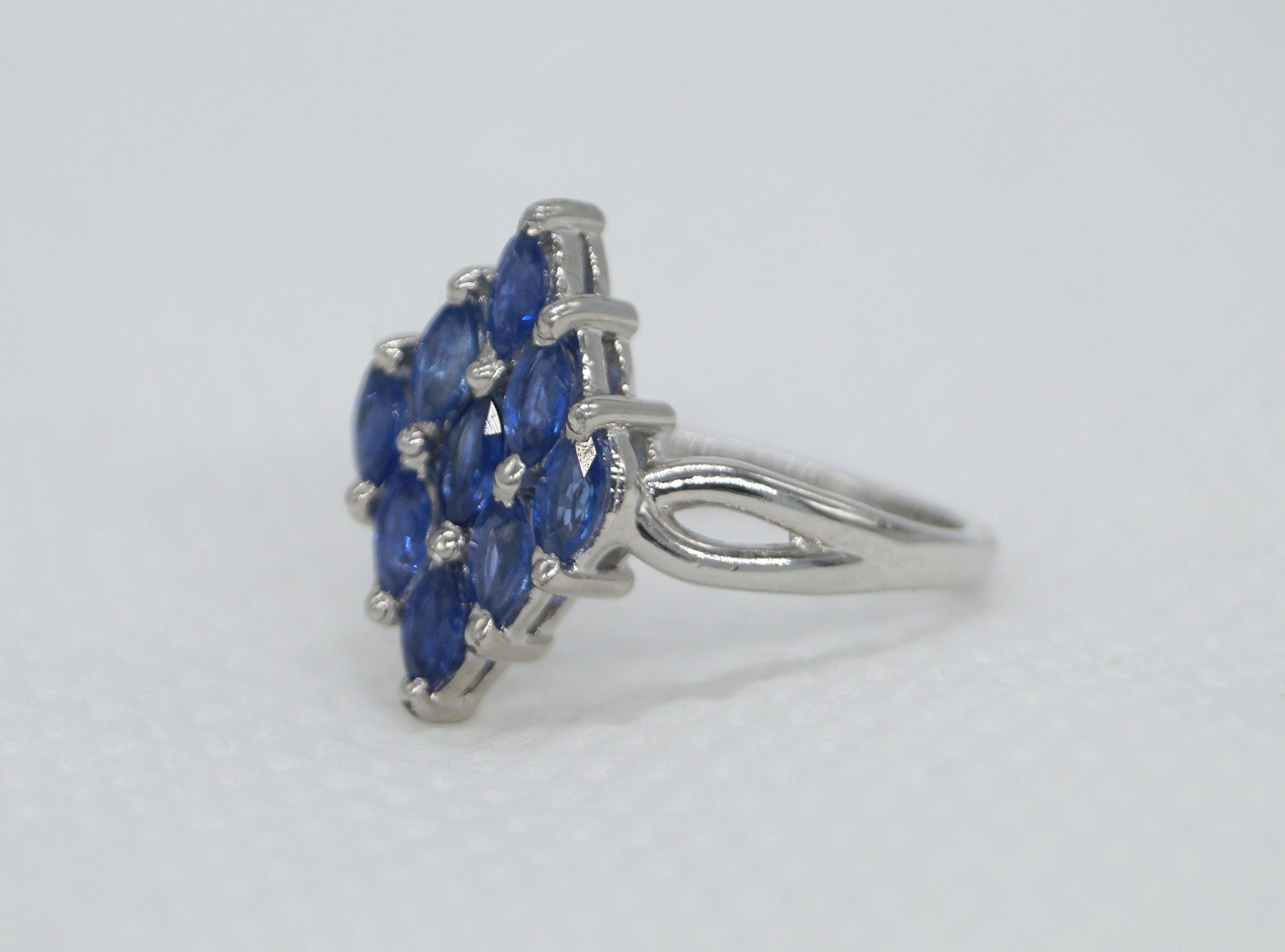 Zaffiro blu naturale certificato Anello in argento sterling placcato oro bianco In condizioni Nuovo in vendita a Delhi, DL