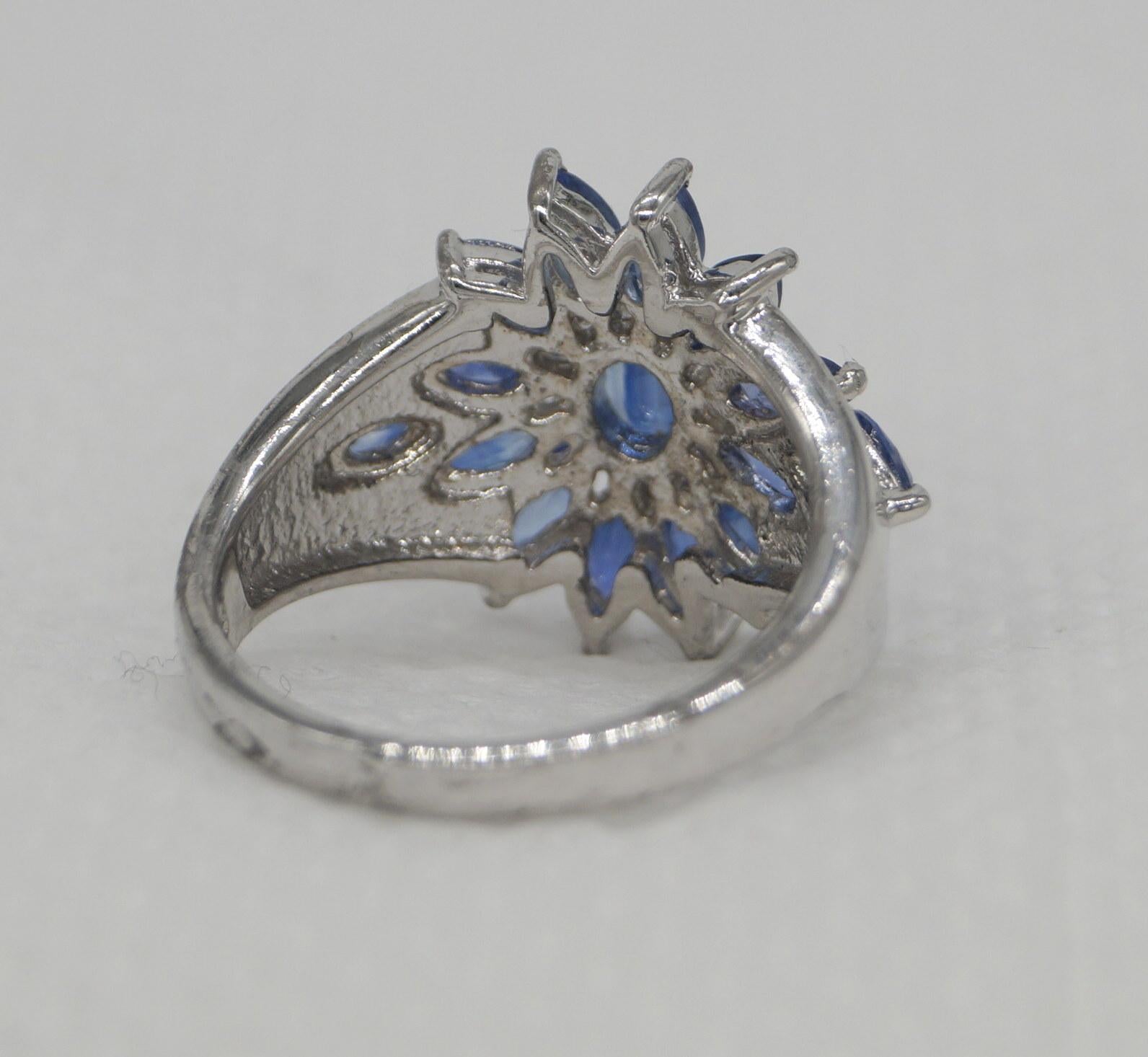 Certified Real Natural Blue Sapphire Sterling silver white gold-plated ring In New Condition For Sale In Delhi, DL
