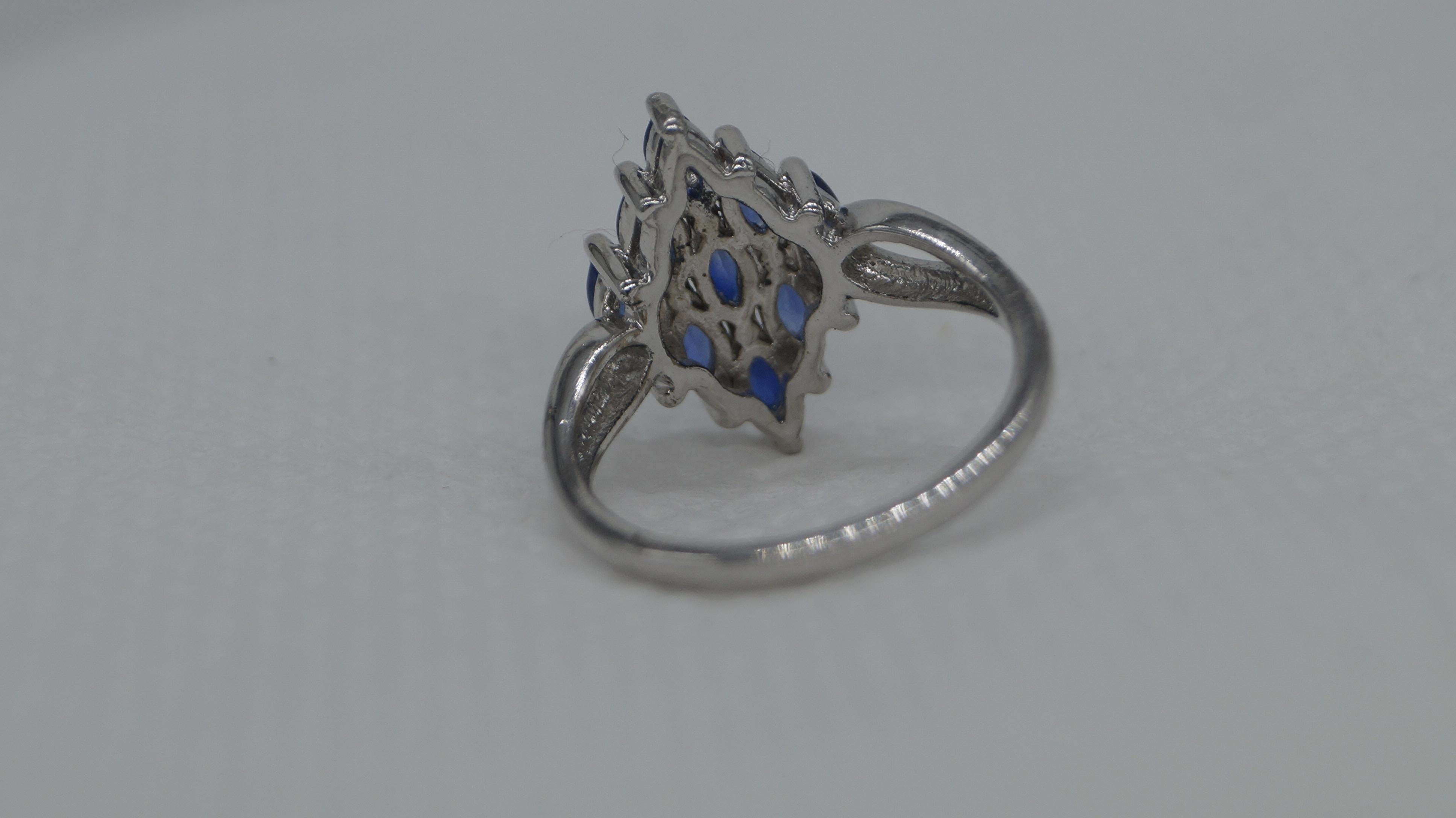 Zaffiro blu naturale certificato Anello in argento sterling placcato oro bianco in vendita 1