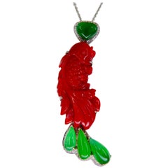 Colgante y broche de coral rojo certificado, jade verde manzana helada y pez koi de diamantes