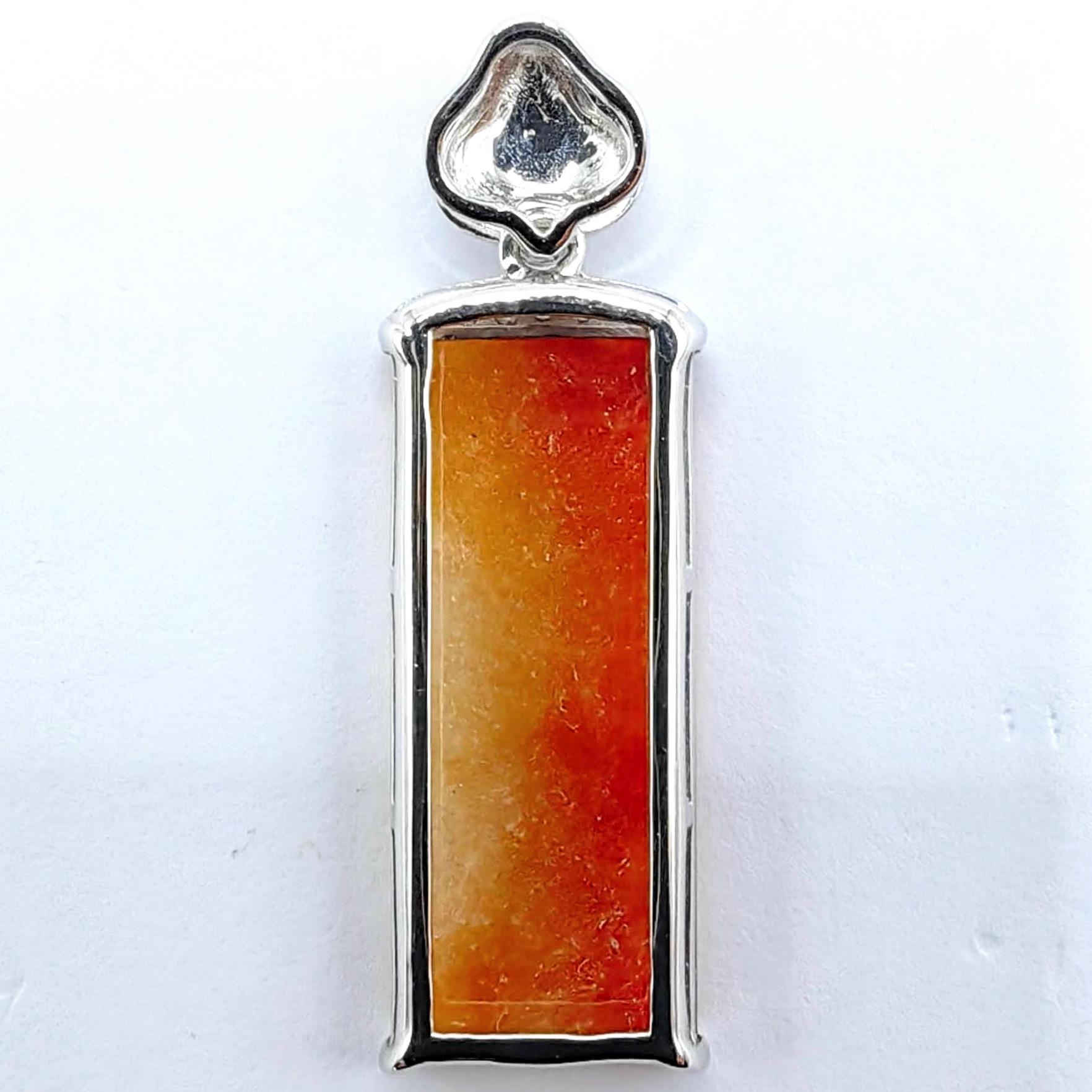 Zertifizierter Peace-Anhänger aus rotem Jadeit mit Diamantbügel in 18 Karat Weißgold für Damen oder Herren im Angebot