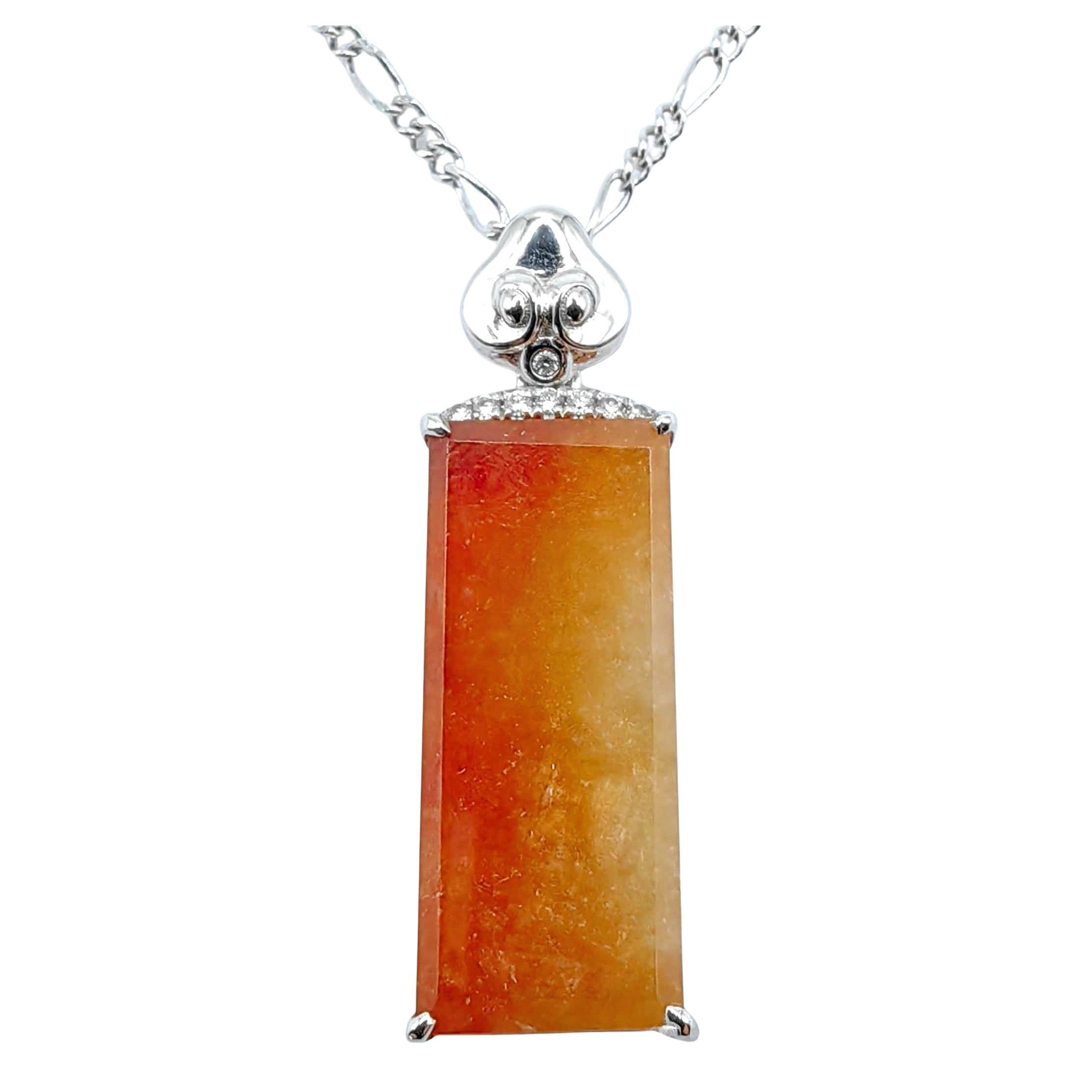 Zertifizierter Peace-Anhänger aus rotem Jadeit mit Diamantbügel in 18 Karat Weißgold im Angebot