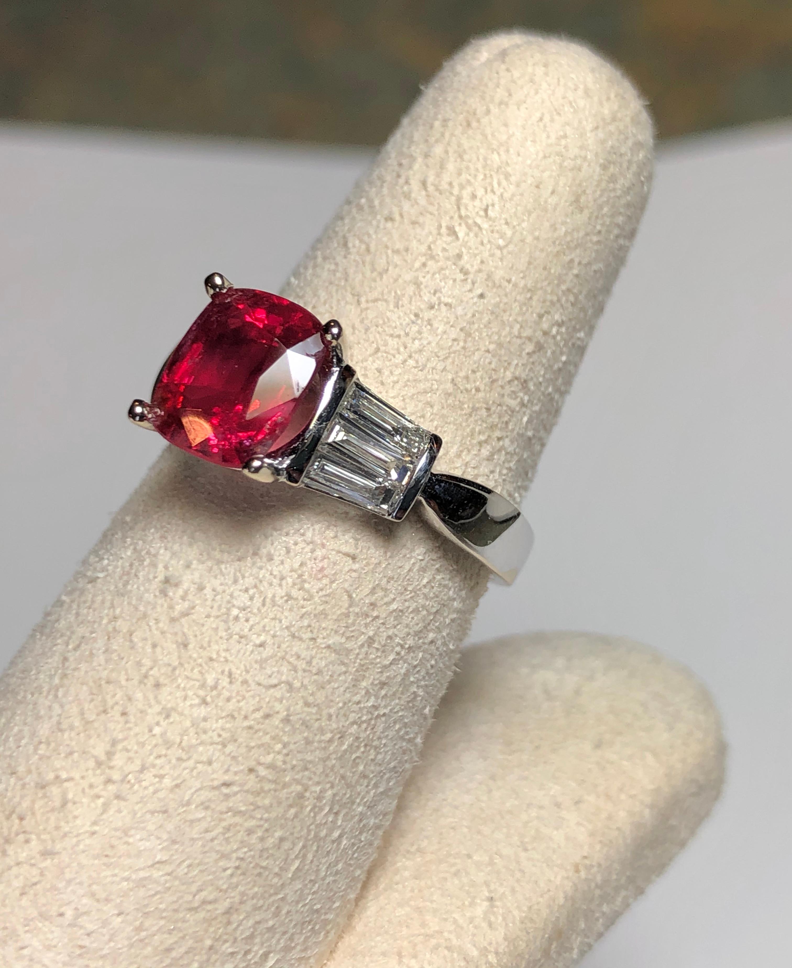 Certified Red Spinel, Burma No Heat & Diamond Cocktail Ring 18 Karat Gold For Sale 2
