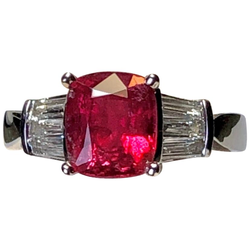 Certified Red Spinel and Diamond Cocktail Ring 18 Karat Gold For Sale