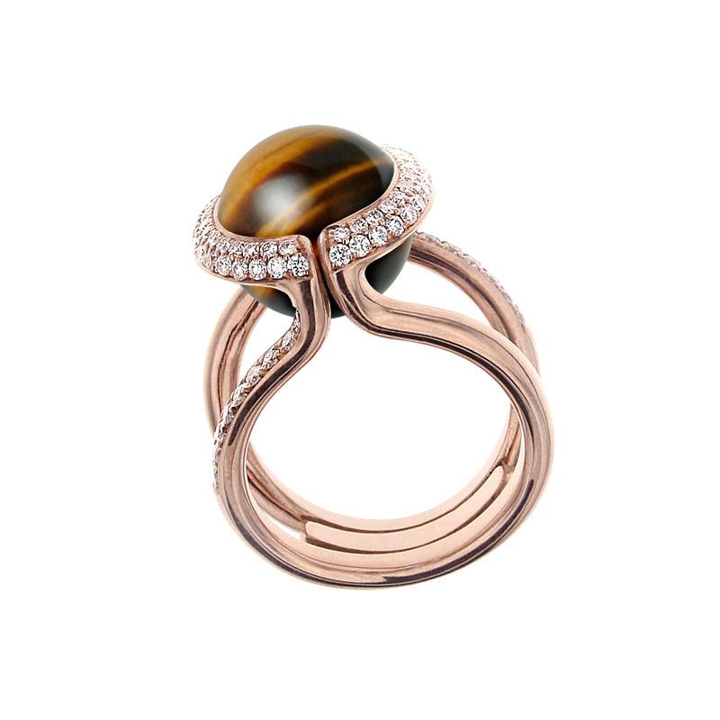 This entirely unique and handmade pink golden ring with three Interchangeable gems, created by Katherine Berquin, a noted Belgian goldsmith, jewellery artist and gemmologist, consists of an 18 kt pink golden ring, called the 