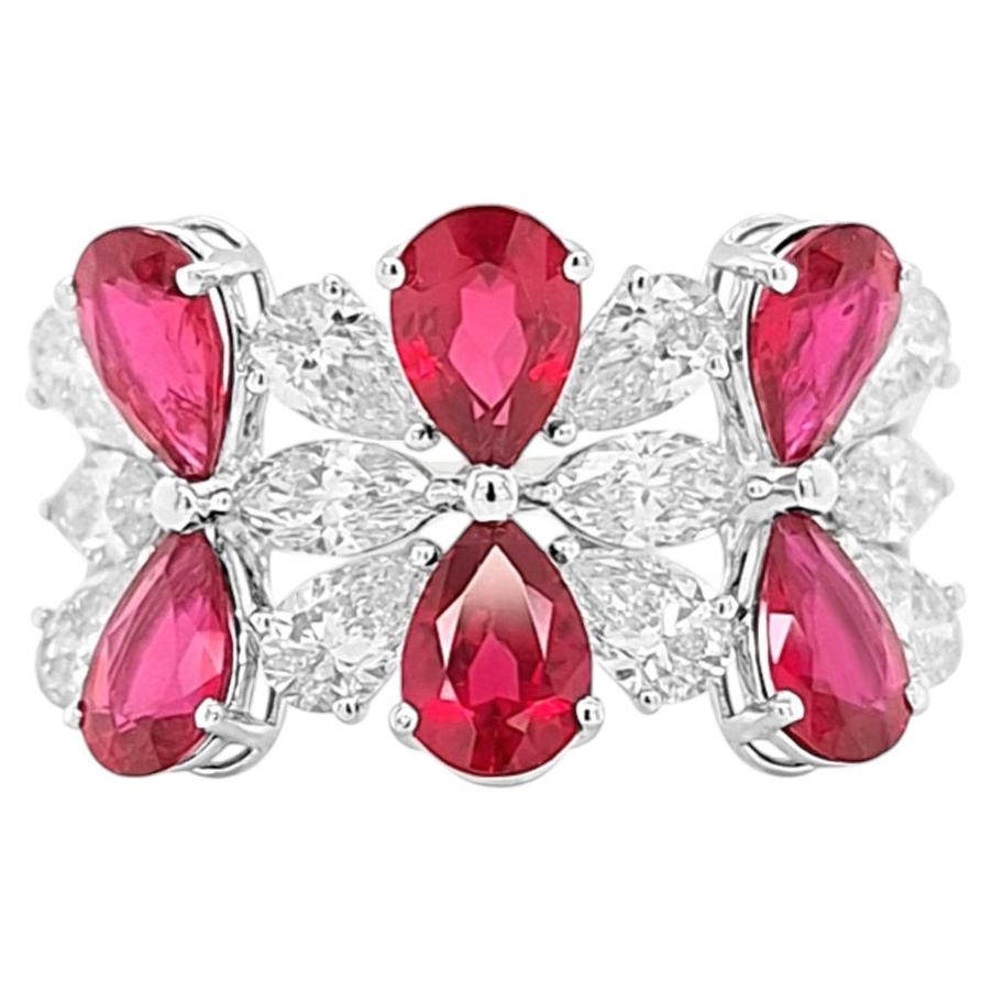 Bague cocktail contemporaine en or 18 carats, sertie d'un rubis du Mozambique non traité de 2,7 carats, taille en forme de poire en vente