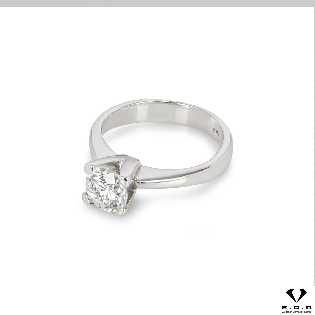 Bague de fiançailles en diamant taille brillant rond certifié 0,91 carat Pour femmes en vente