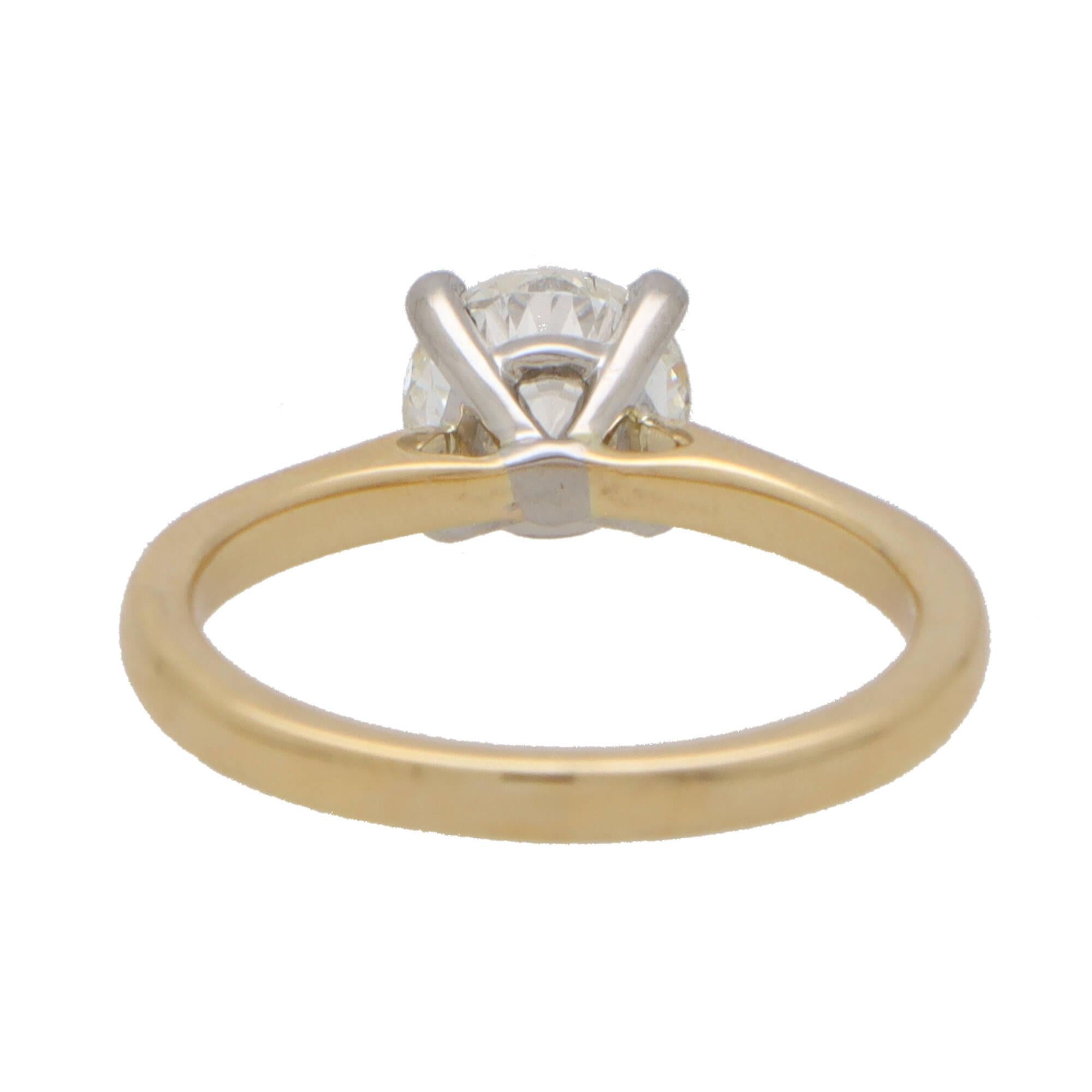  Solitär-Ring aus Platin und Gold mit zertifiziertem rundem Diamanten im Brillantschliff für Damen oder Herren im Angebot