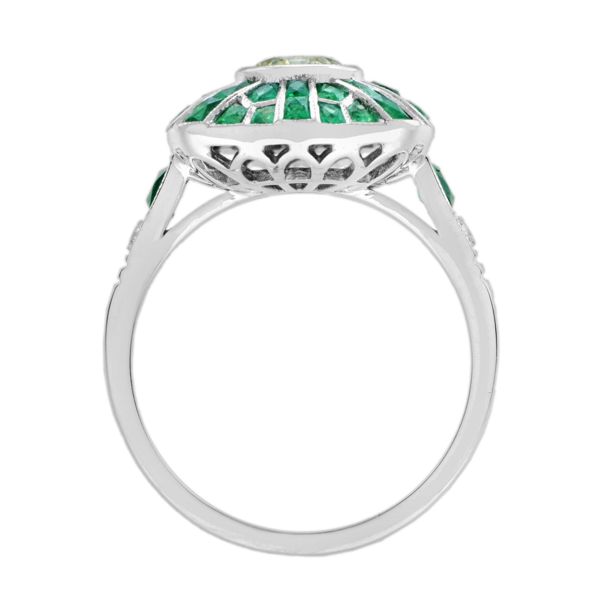 Zertifizierter runder gelber Diamant & grüner Smaragd Halo Cushion Ring aus 18K Weißgold (Brillantschliff) im Angebot