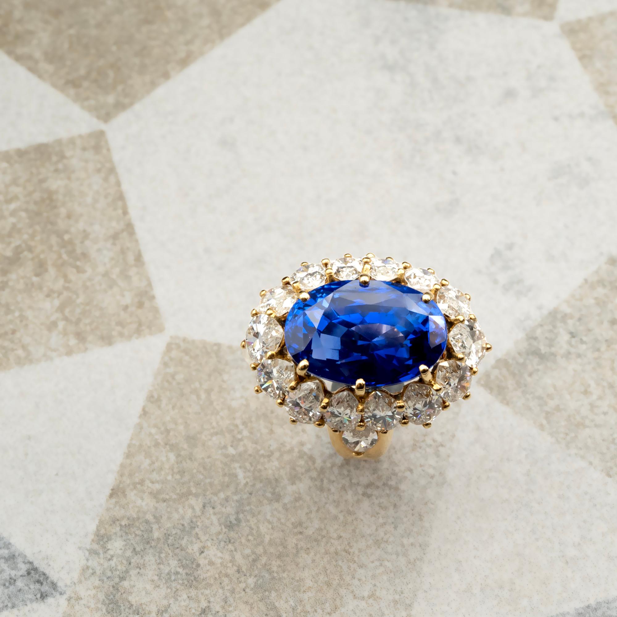 Zertifizierter königsblauer Ring mit 17,38 Karat Saphir und Diamant im Angebot 2