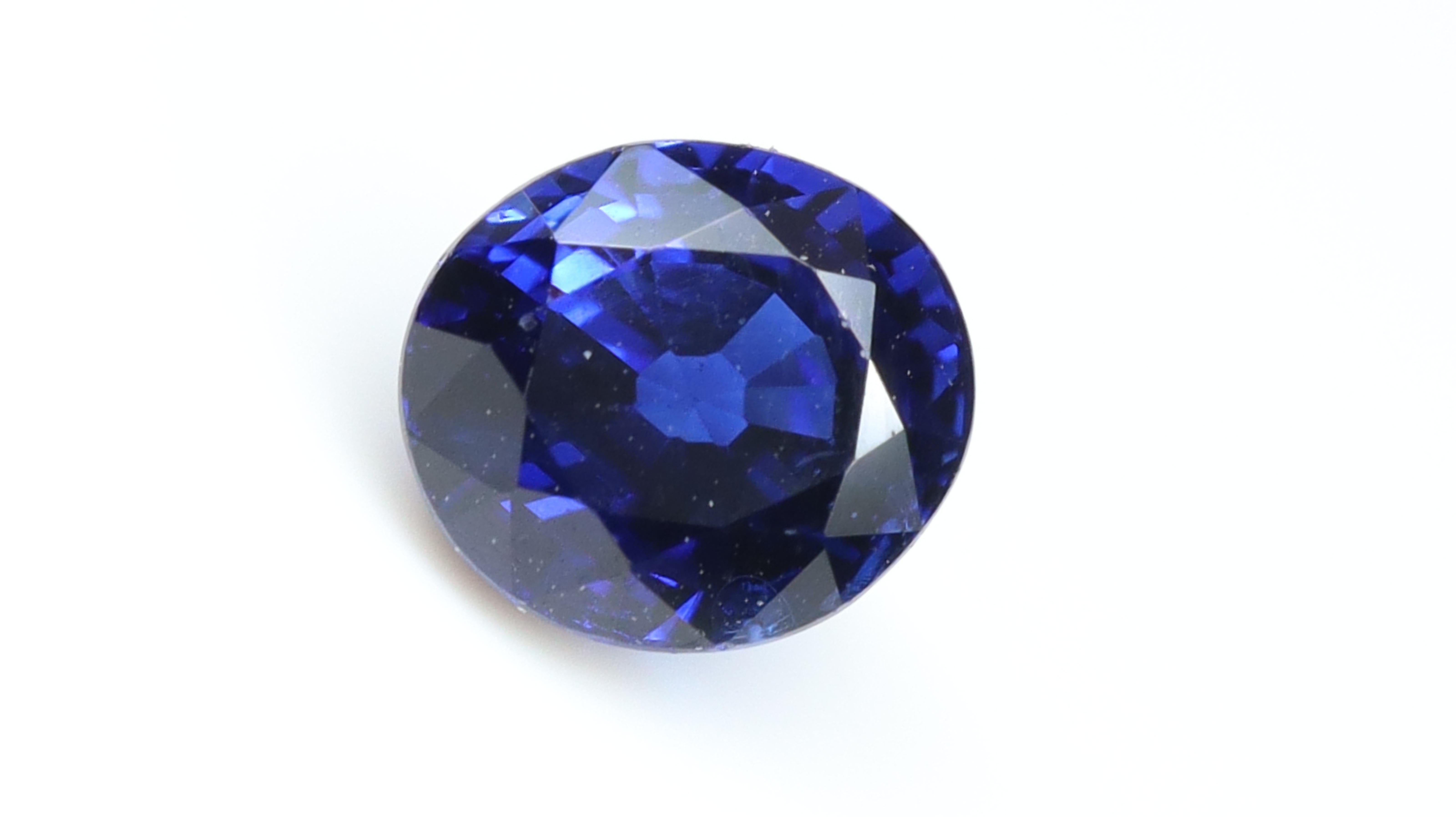 Modern Certified Royal Blue Sapphire 1.10ct