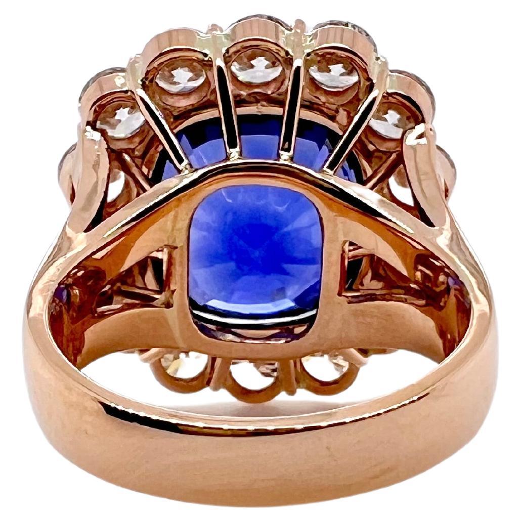 Contemporary Certified Royal Blue Sapphire Ring with Round Diamonds in 18k Rose Gold For Sale