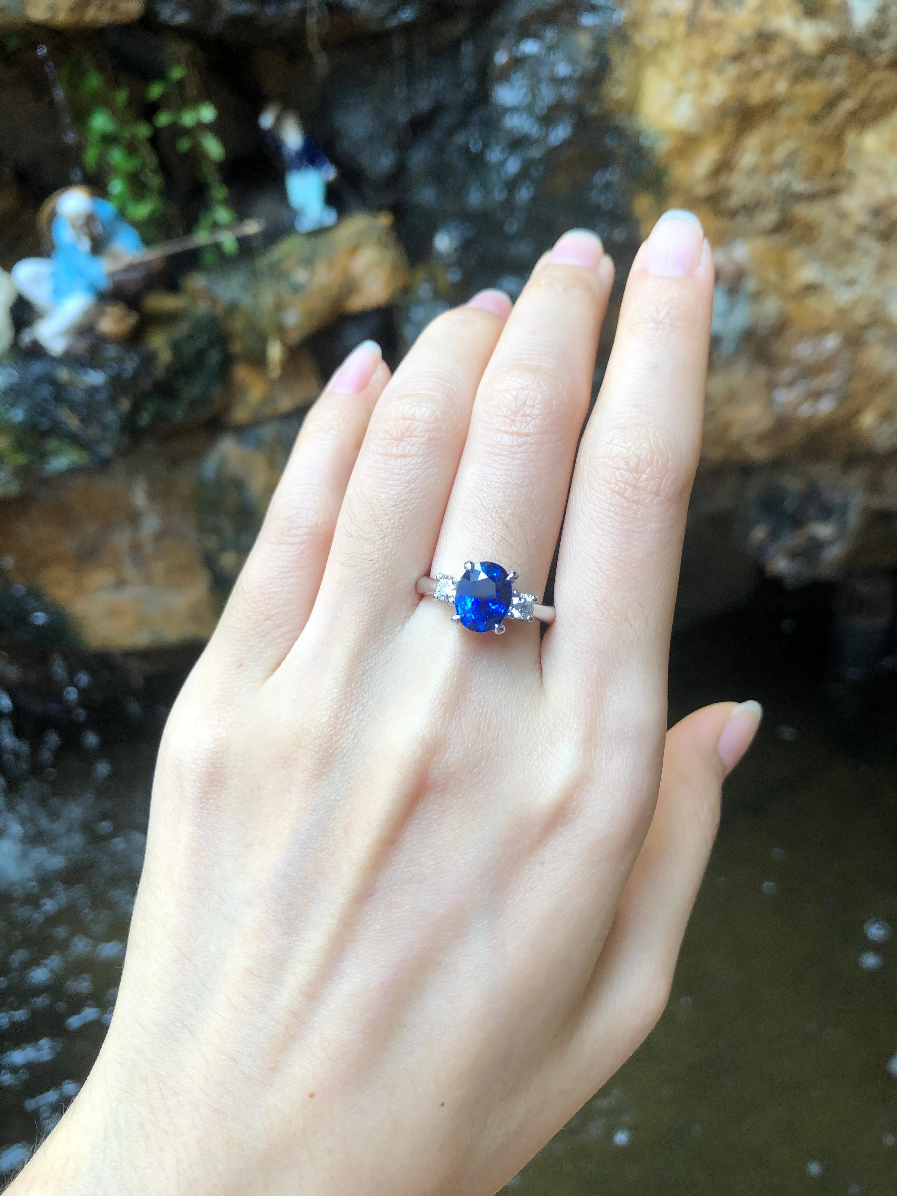 Contemporary Certified Royal Blue Sapphire with Diamond Ring Set in Platinum 950 Settings For Sale