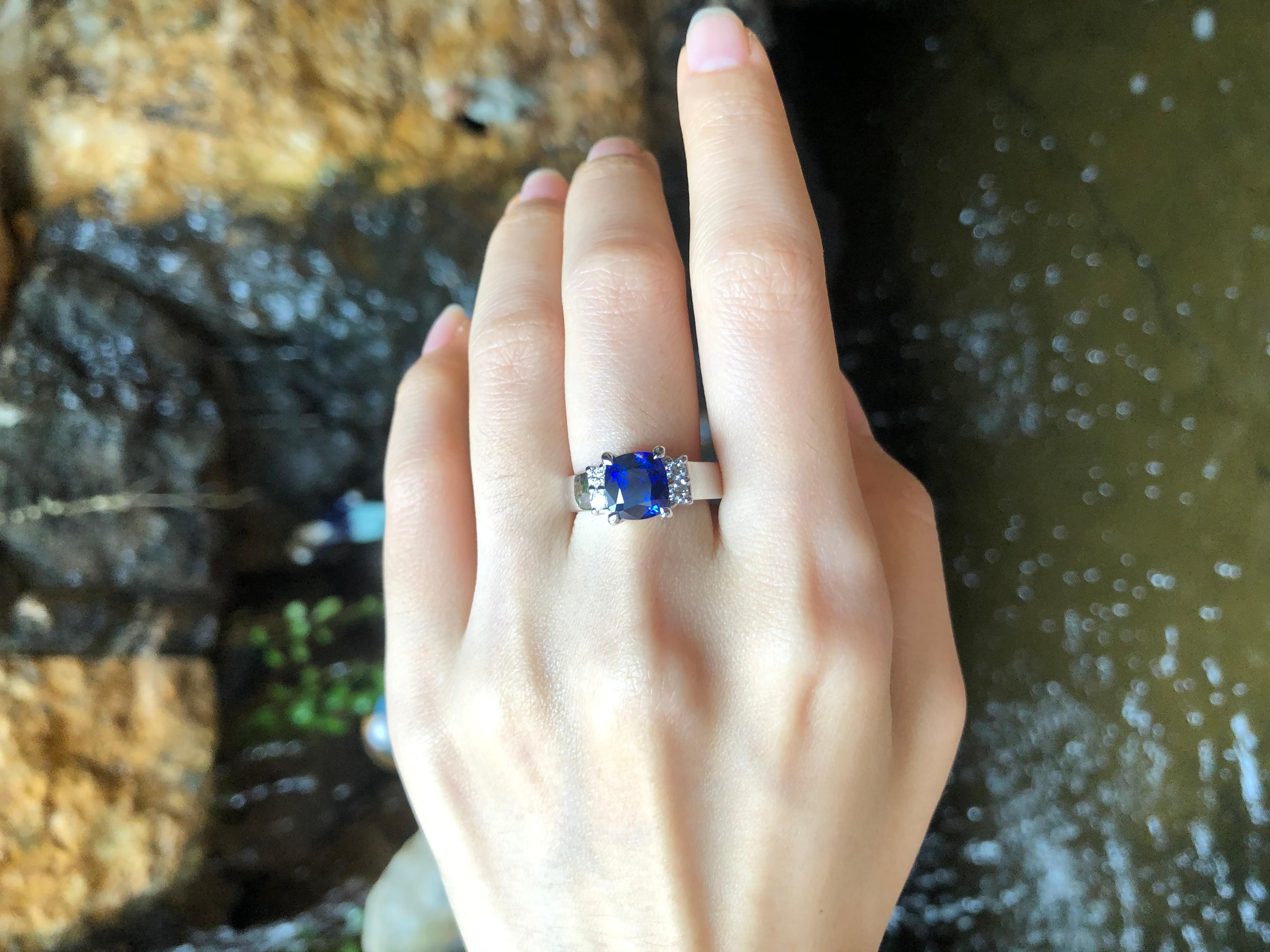Ring mit zertifiziertem königsblauem Saphir und Diamant in Platin 950 Fassungen im Angebot 1