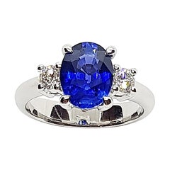 Bague en platine 950 sertie d'un saphir bleu royal certifié et de diamants