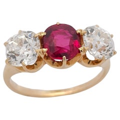 Anello a tre pietre con rubino e diamante certificato