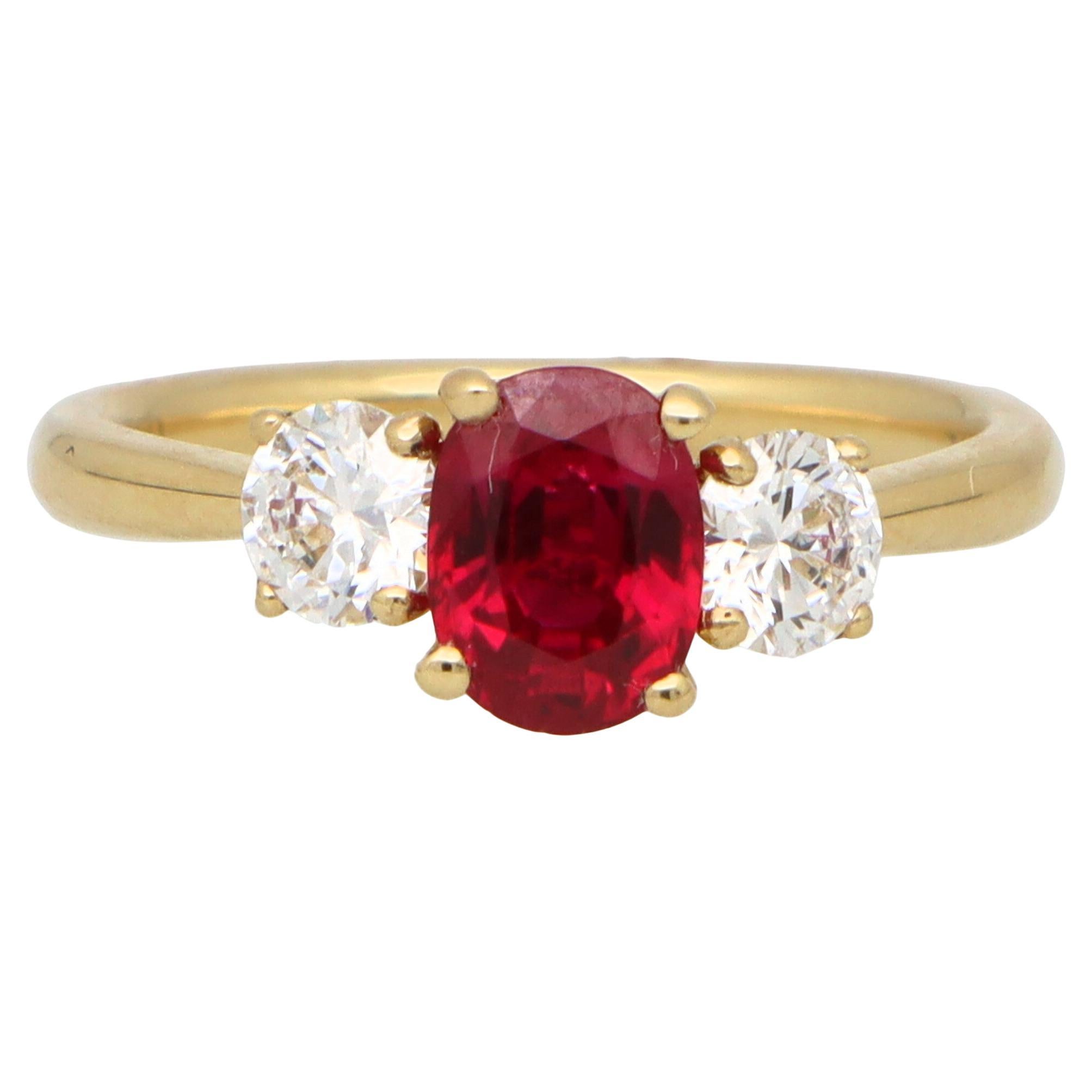 Bague trilogie en or jaune 18 carats sertie de rubis et de diamants certifiés GIA