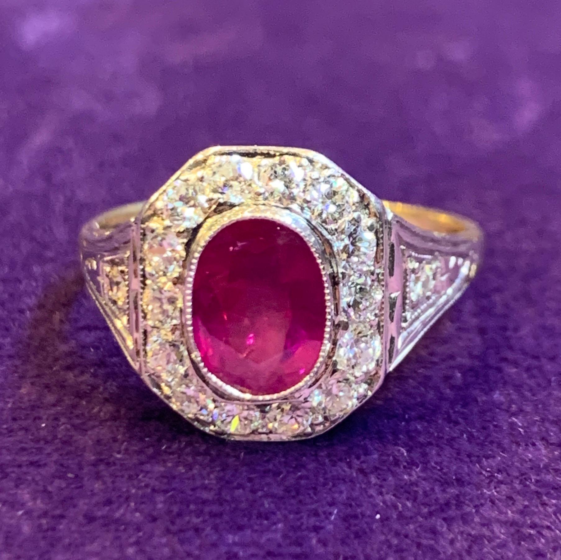 Certified Ruby & Diamond Ring In Excellent Condition For Sale In New York, NY