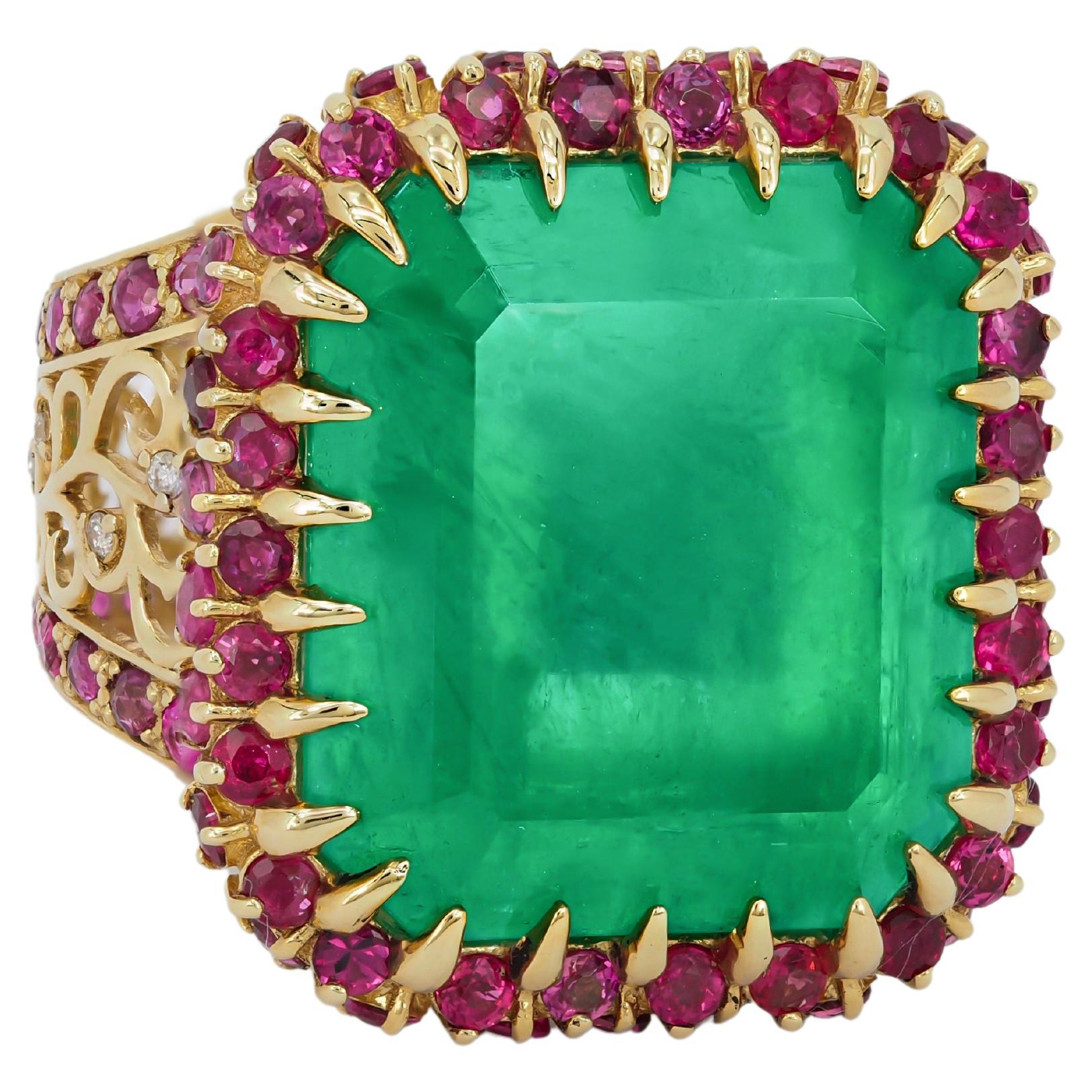 Russian Ural Mountains Emerald Ring with Diamonds For Sale at 1stDibs