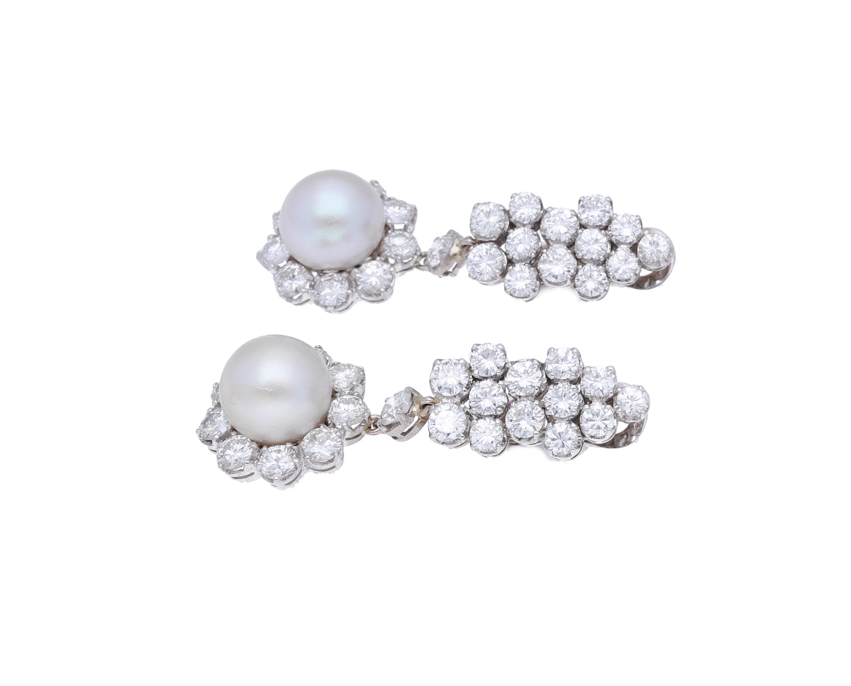Certified Saltwater Natural Pearls 18 Karat White Gold Diamonds Drops Earrings In Excellent Condition In Rome, IT