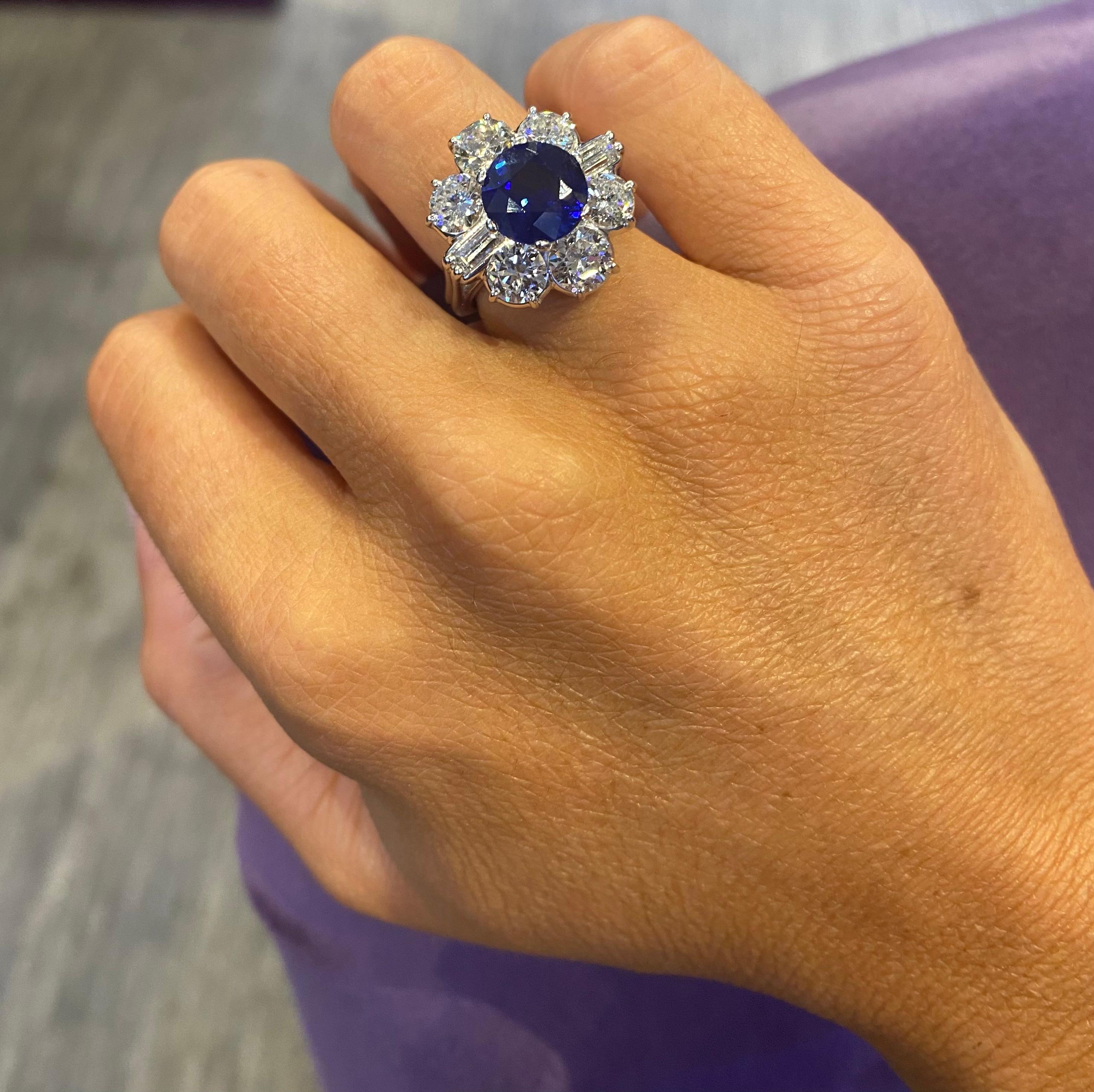Round Cut Certified Sapphire & Diamond Flower Ring For Sale