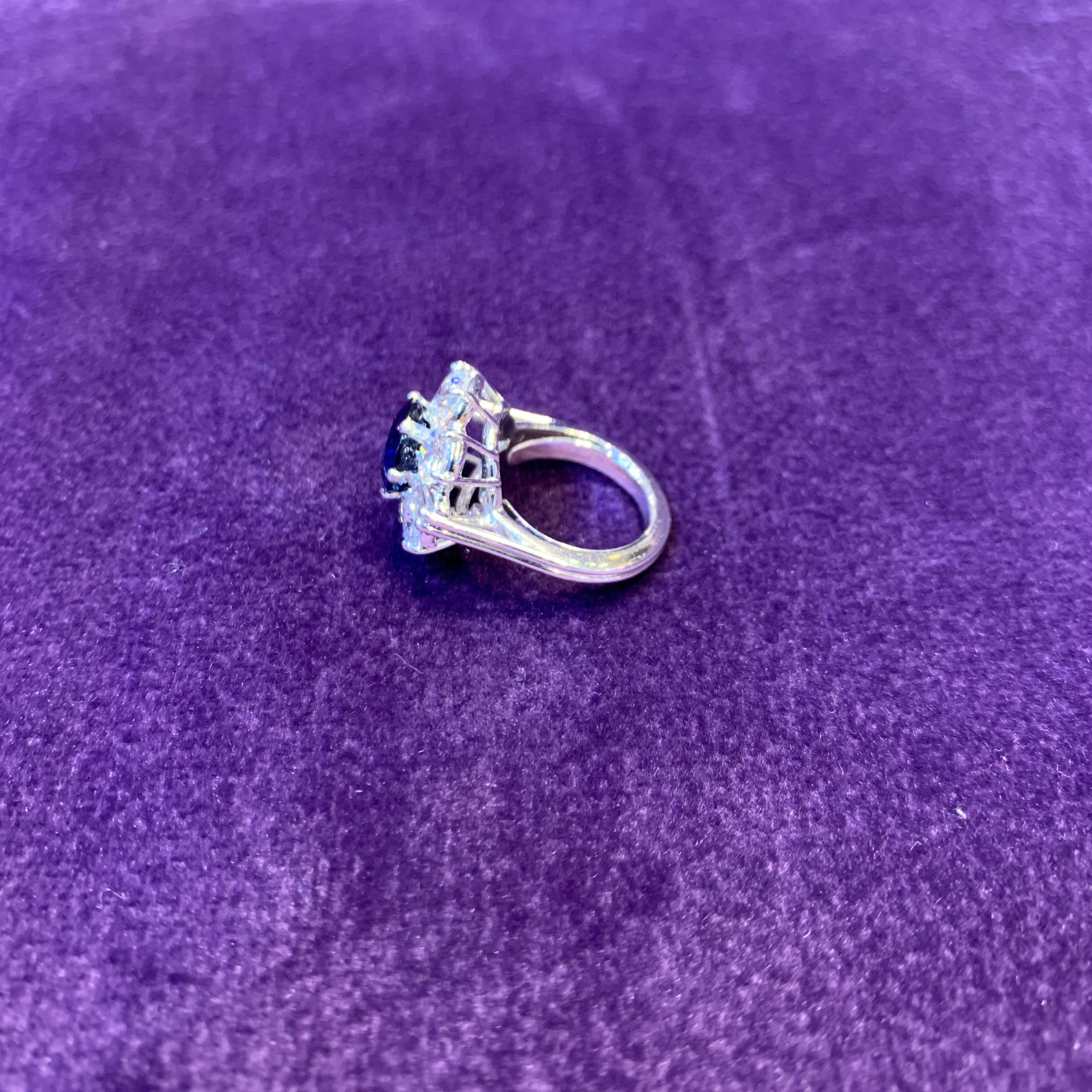 Certified Sapphire & Diamond Flower Ring For Sale 2