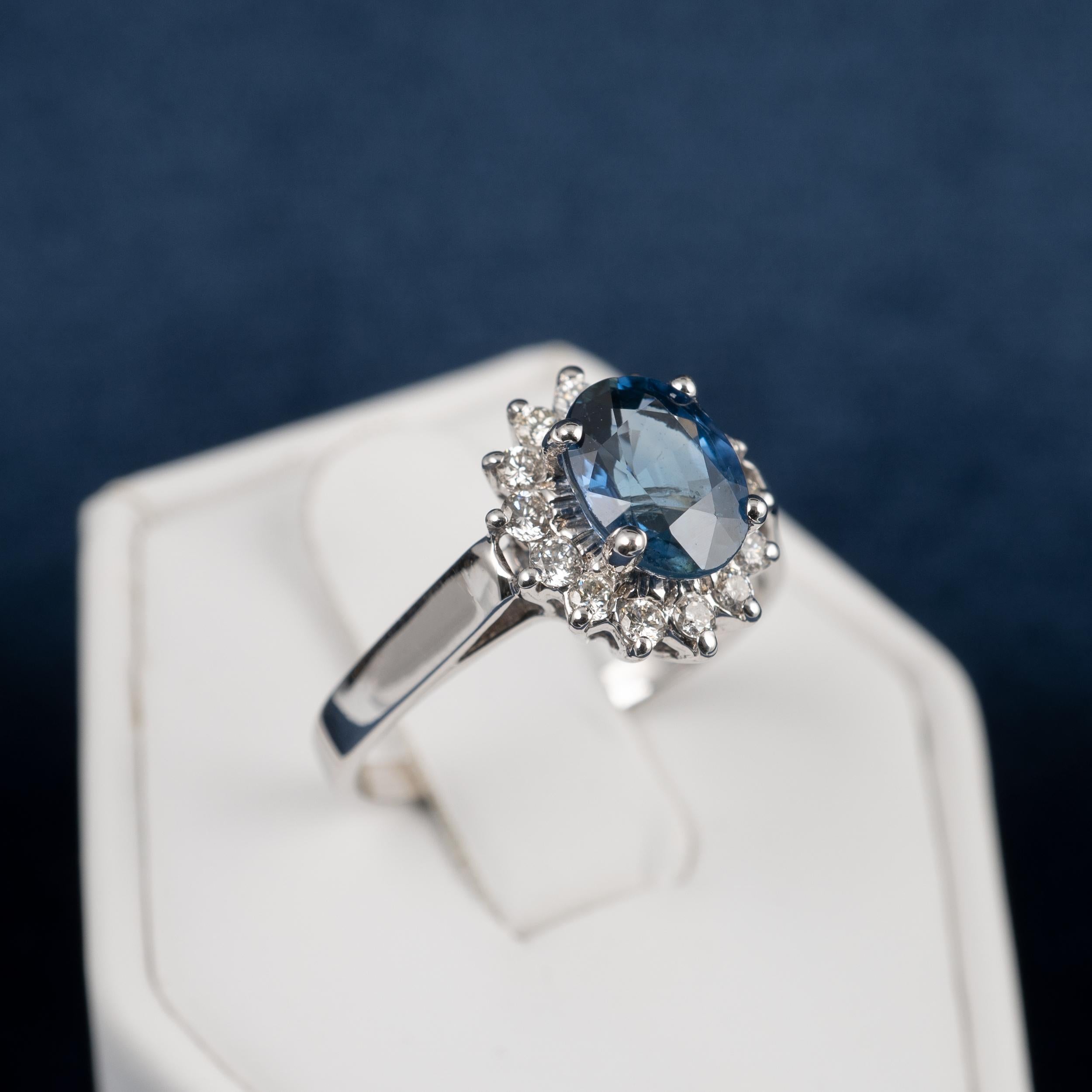 Certified Sapphire Diamond Halo Ring 18 Karat White Gold UK Hallmarks In New Condition For Sale In Preston, Lancashire
