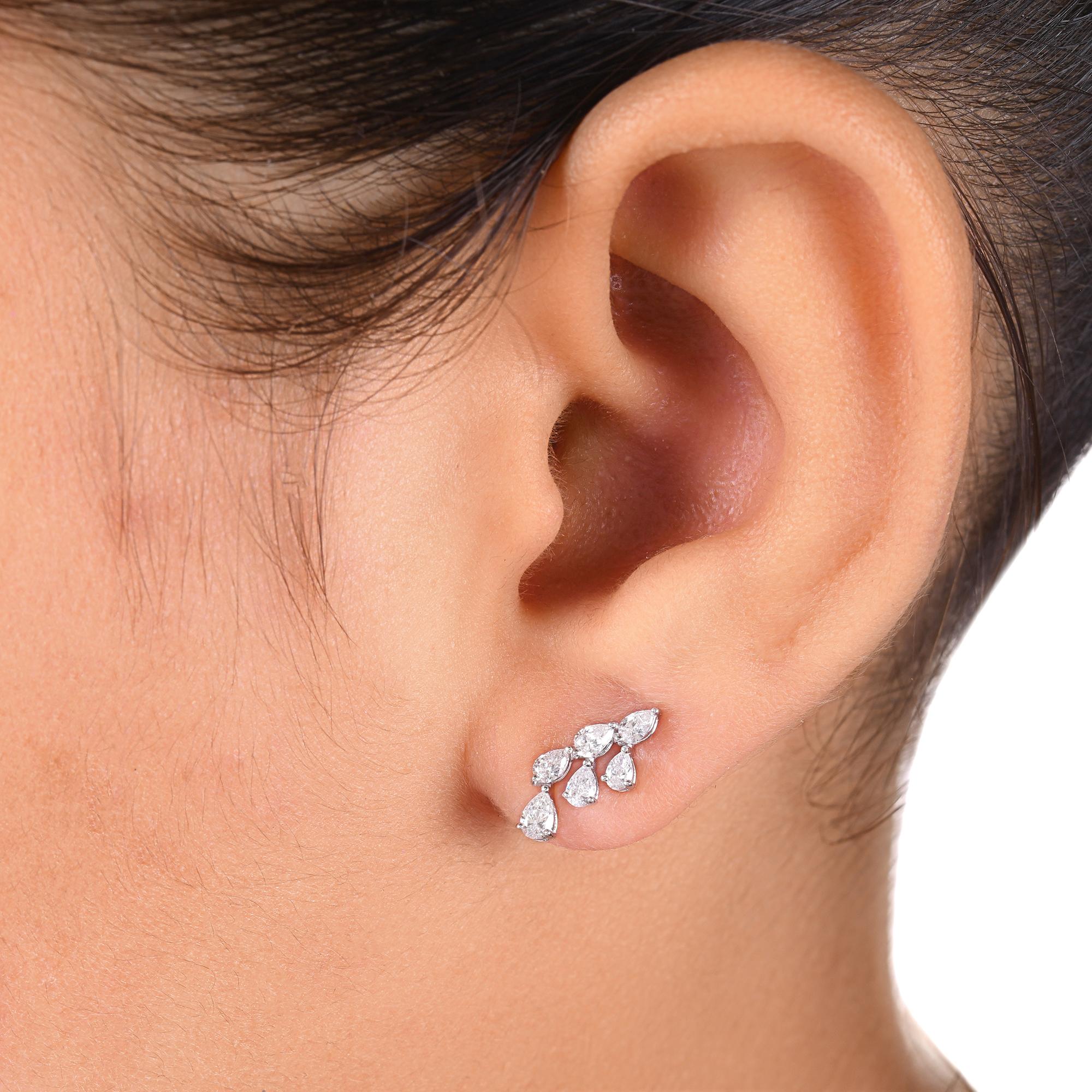 Orecchini con diamante certificato SI/H Dainty in oro bianco 18 carati Tutte le tariffe pagate
Questi orecchini a perno sono magistralmente incastonati con diamanti taglio pera brillanti che formano dei delicati orecchini a goccia, creando uno