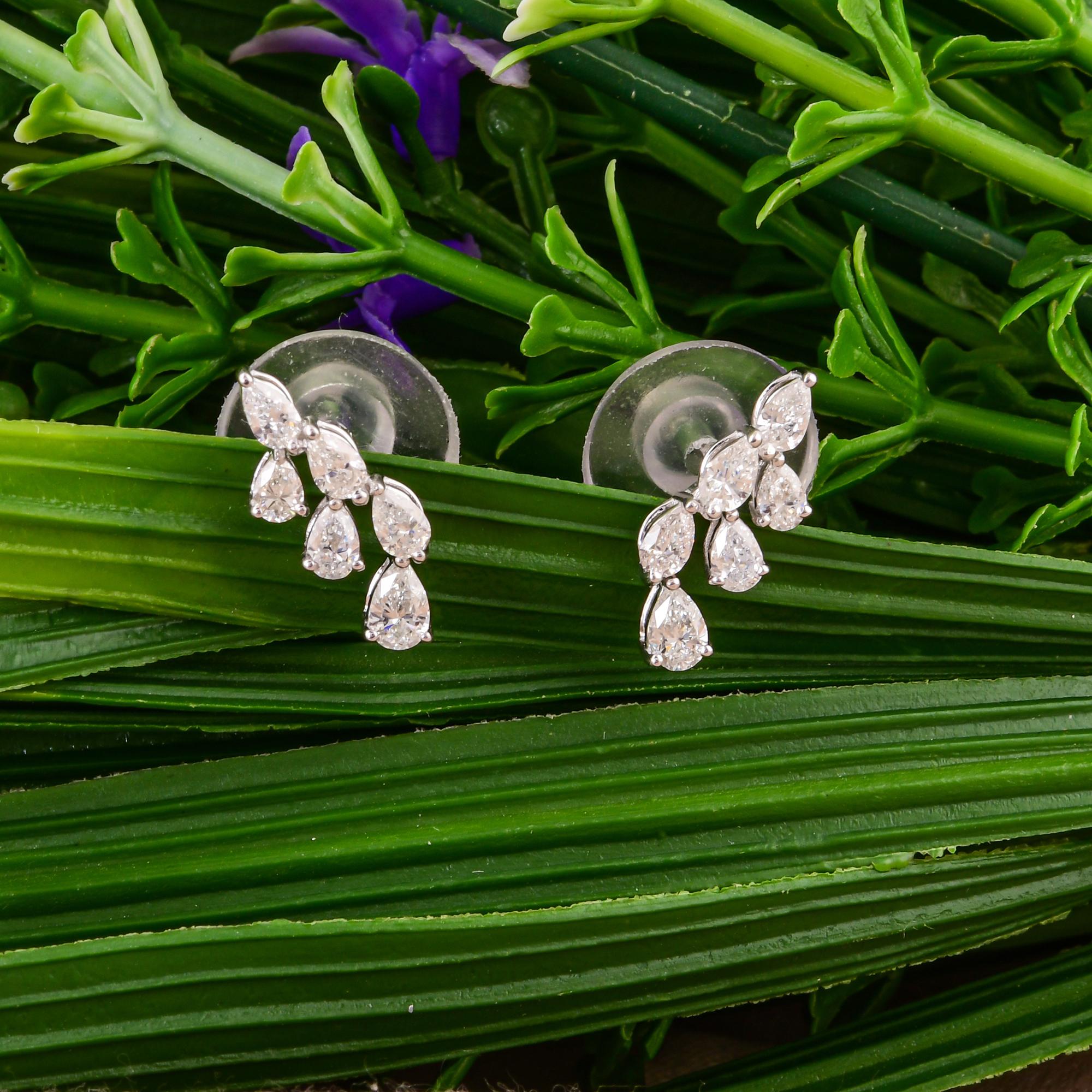 Orecchini con diamante certificato SI/H Dainty in oro bianco 18 carati Tutte le tariffe pagate In condizioni Nuovo in vendita a Diera, Dubai