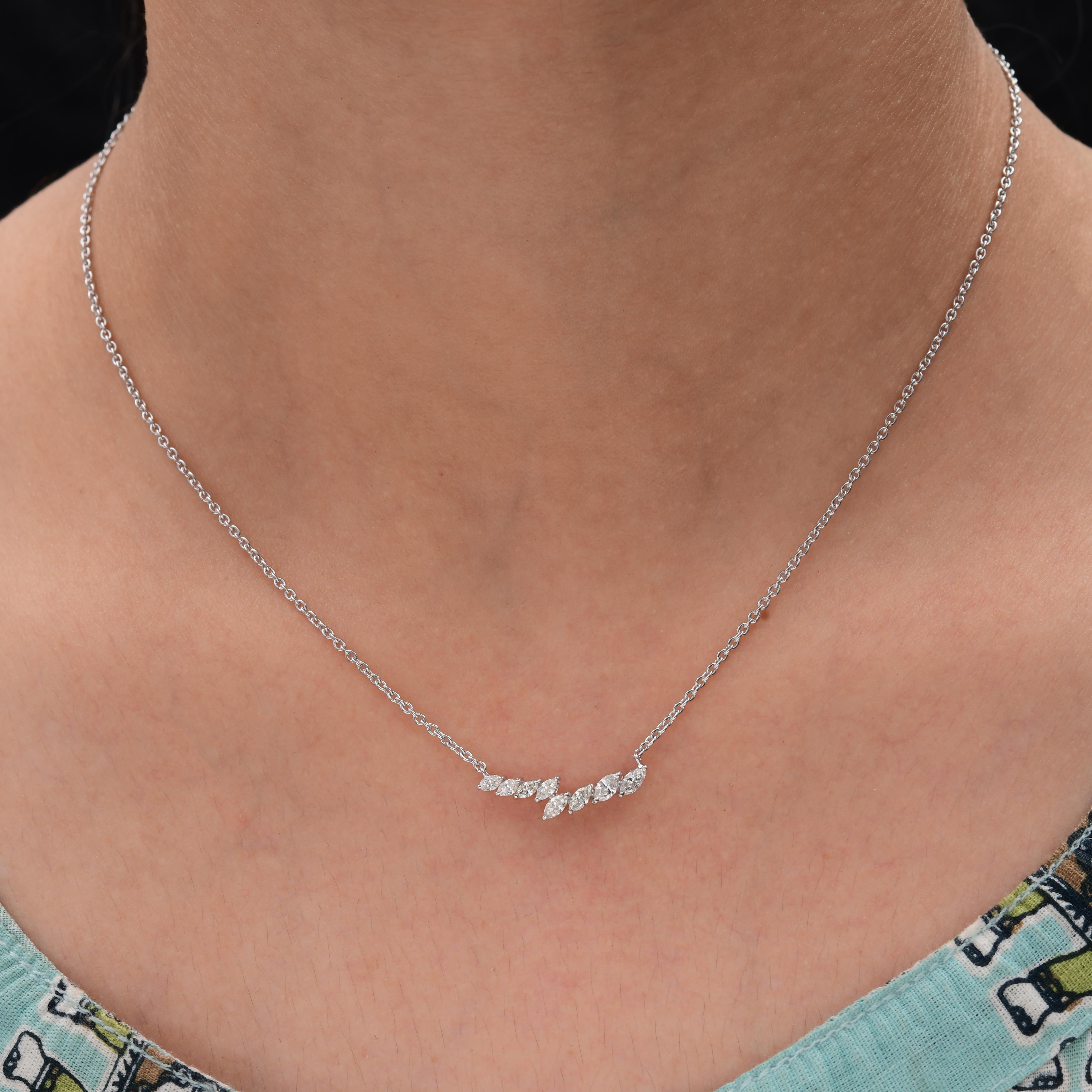 Dieses exquisite Collier aus 18-karätigem Gold ist mit 0,44 Karat funkelnden Diamanten besetzt. Der Diamant ist ein Geburtsstein des Monats April und soll das Selbstvertrauen stärken und die Kreativität fördern. Ein wunderbares Geschenk für Mama,