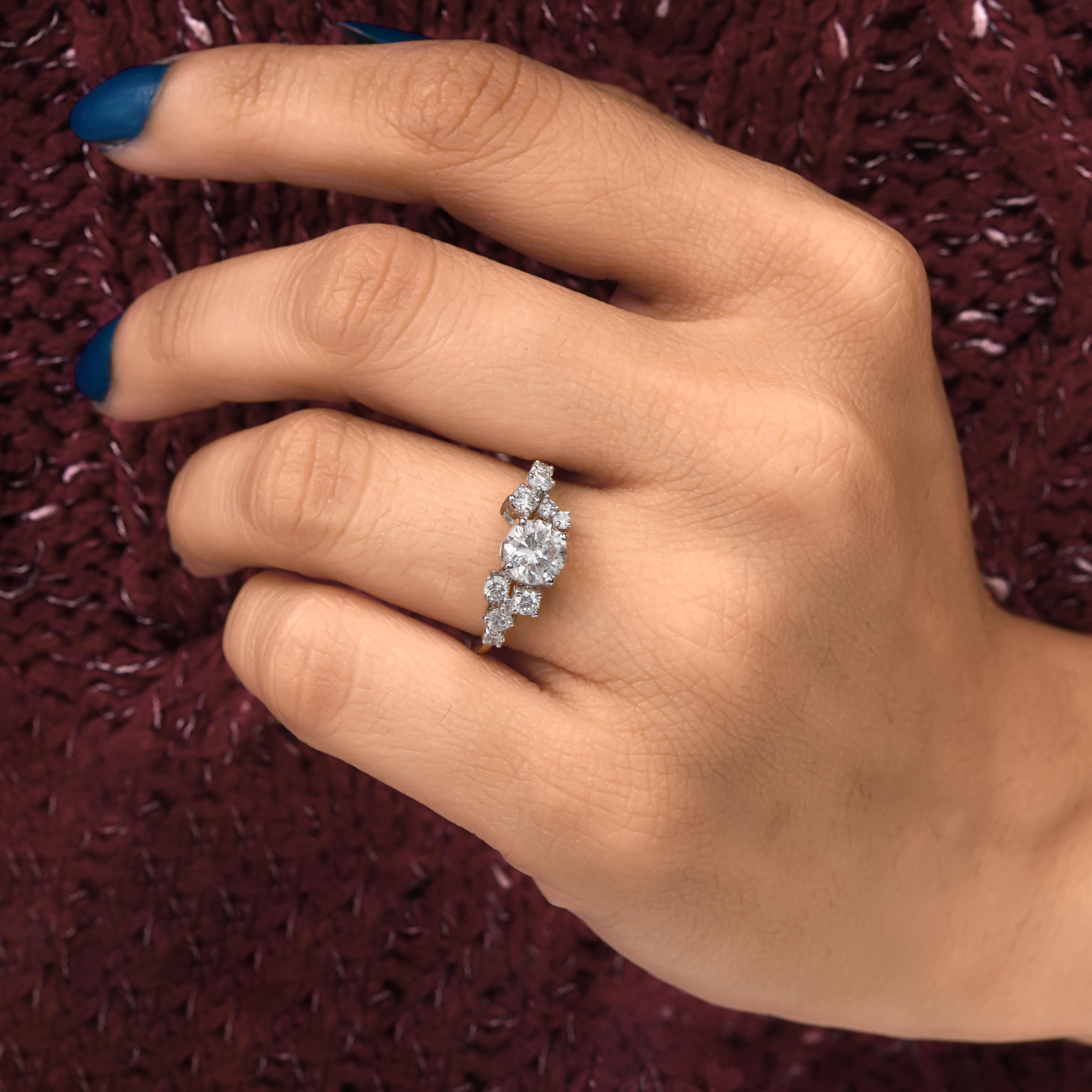 in vendita:  Anello a grappolo con diamanti naturali di qualità SI/HI certificati in oro bianco massiccio 18 carati 5