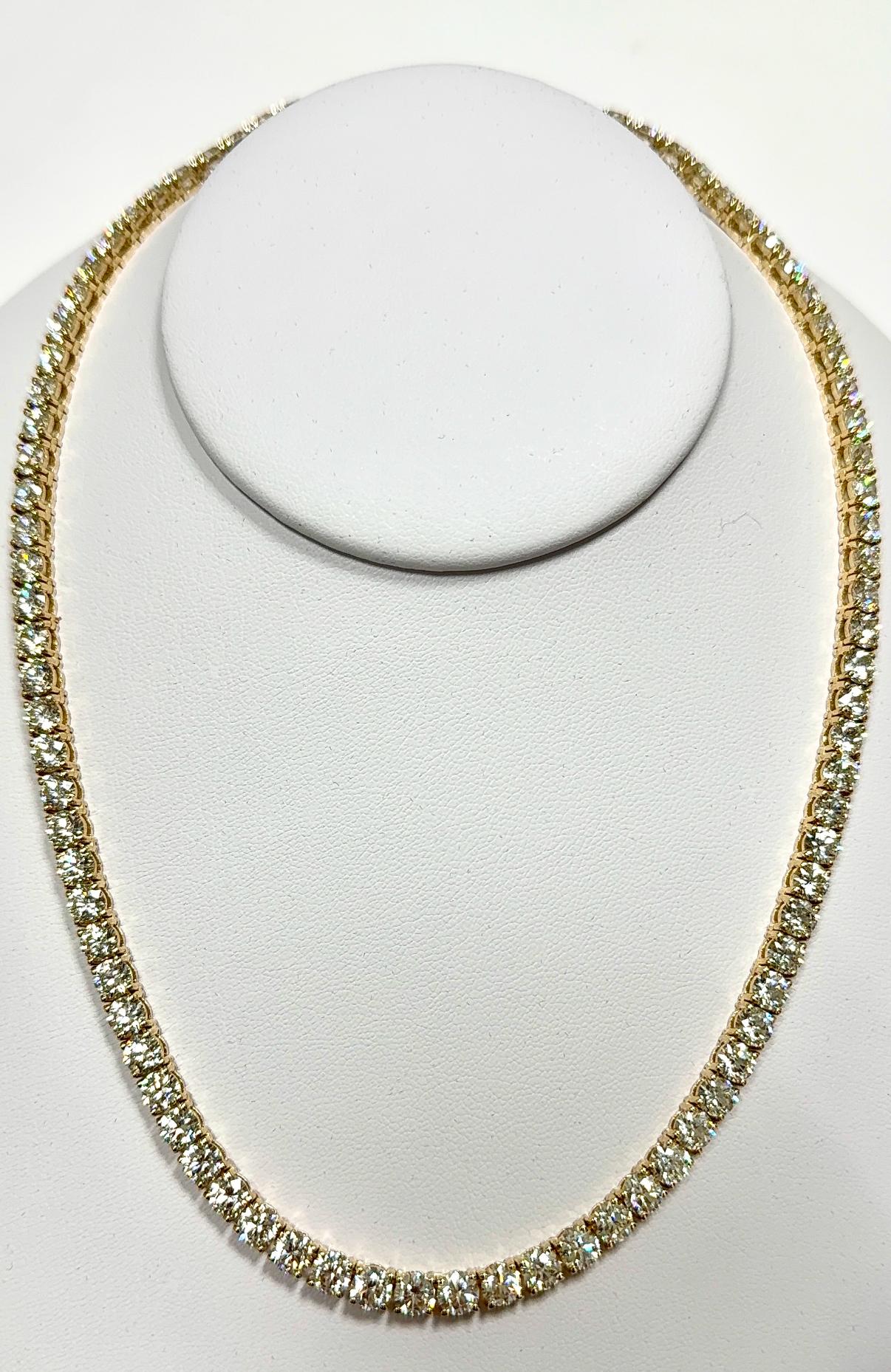 Moderno Collana di diamanti da 0,43 carati per ogni pietra in vendita