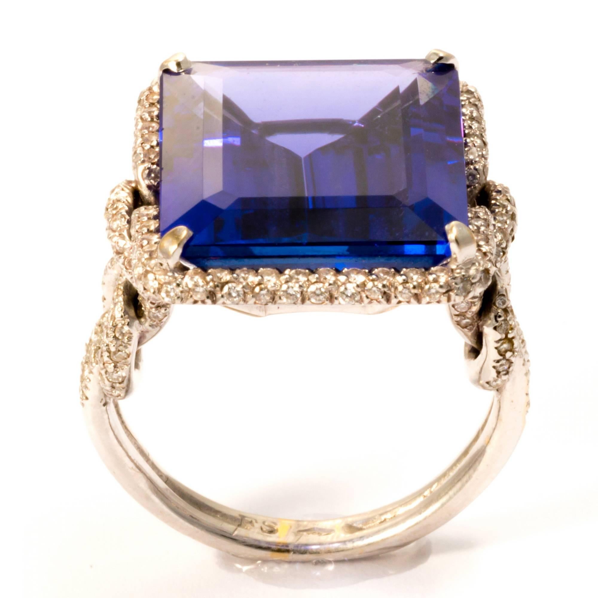 This exquisitely elegant band shows a natural vivid blu tanzanite of excellent saturation and transparency. It's weight is  approximately 17.80 carats. Set in white gold 18 K,  finely decorated by 197 diamonds (1.30 carats approximately).
