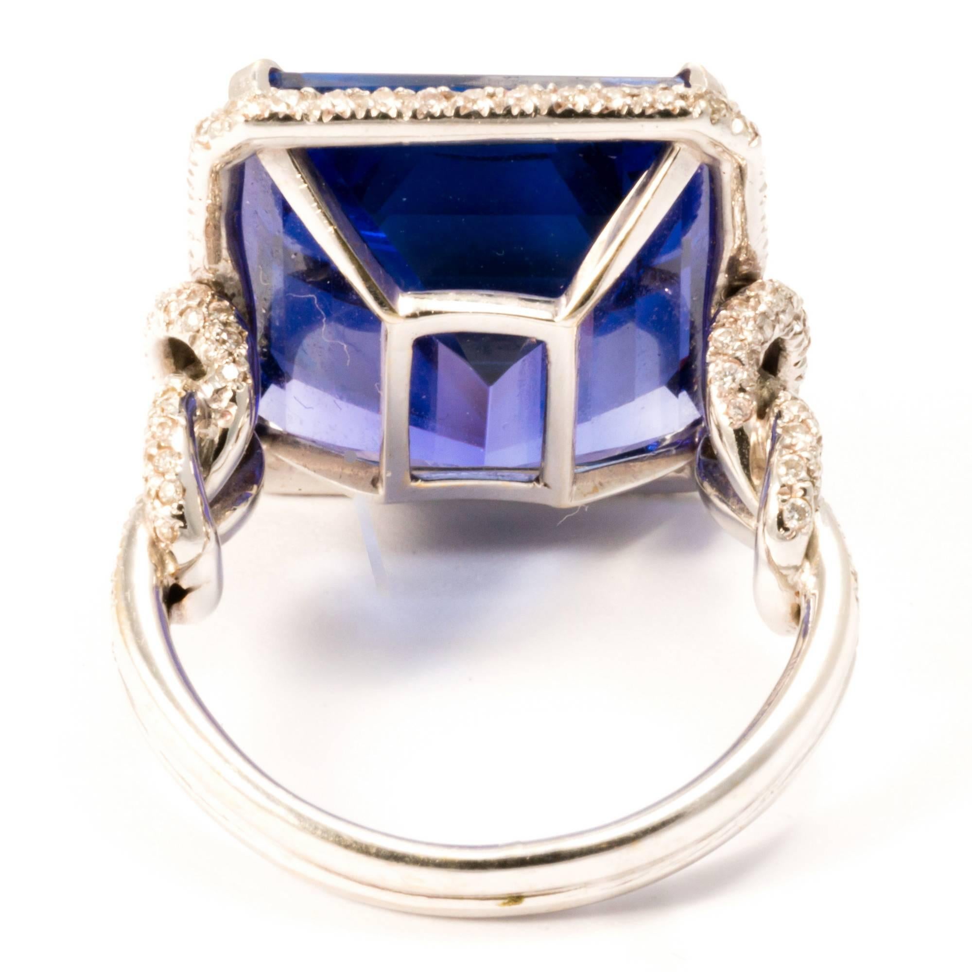 18K Gold Certified Natural Tanzanite and Diamond Cocktail Ring Band For Sale 3