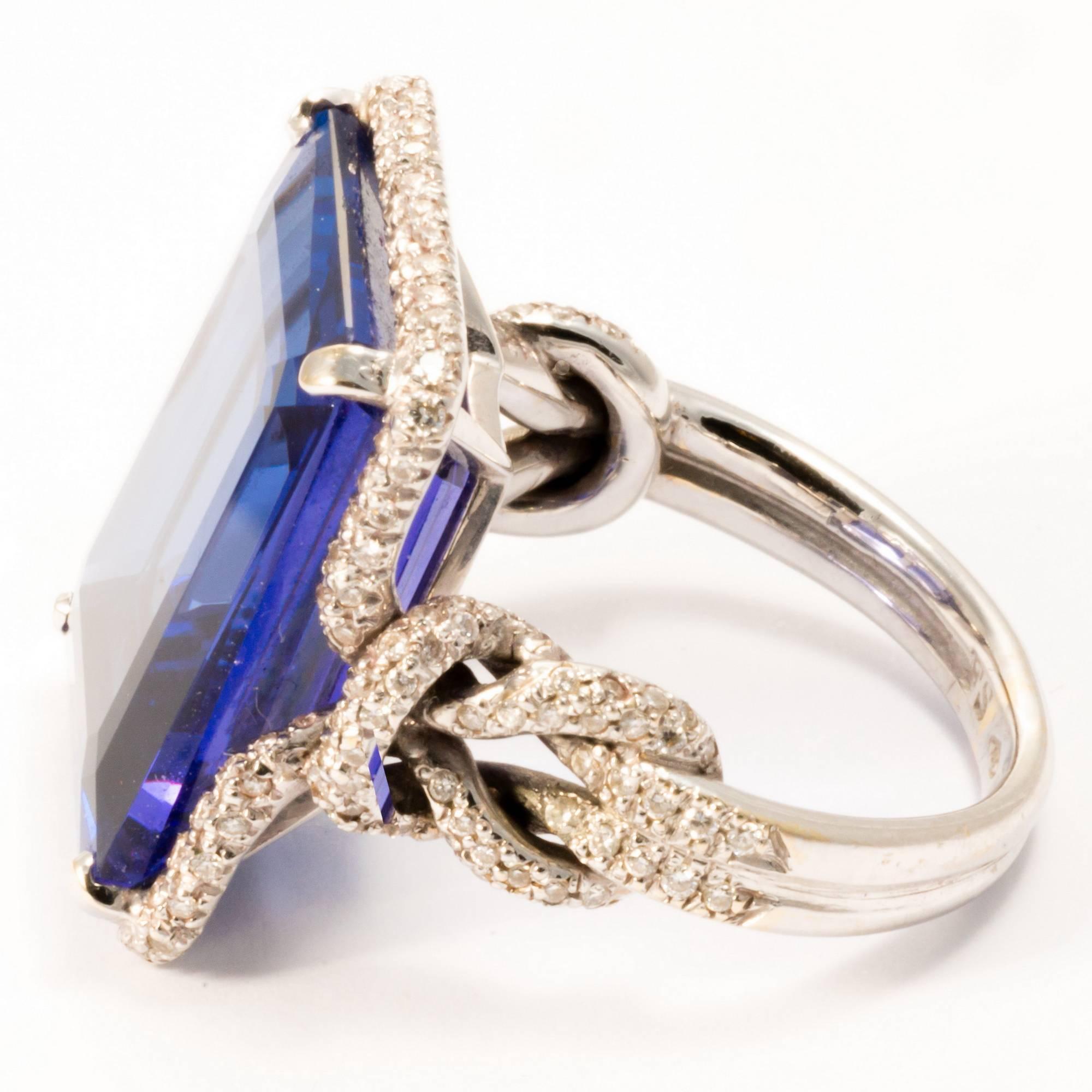 18K Gold Certified Natural Tanzanite and Diamond Cocktail Ring Band For Sale 4