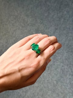 Certified Three Stone 9.11 Carat Emerald Cocktail Ring in 18K Gold