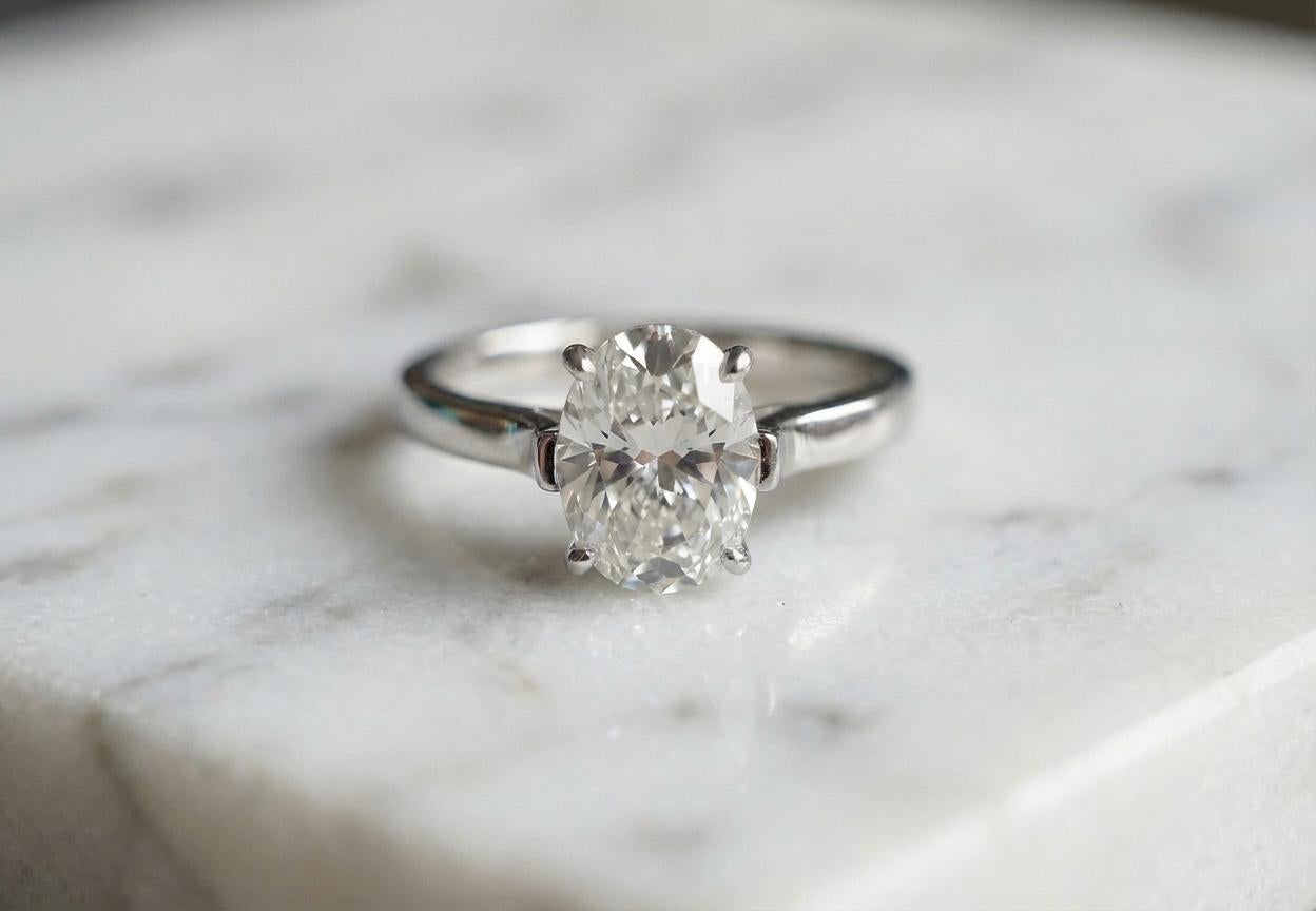 Contemporain Bague en platine certifiée Tiffany & Co. 2 carats G VVS2 diamant ovale brillant en vente