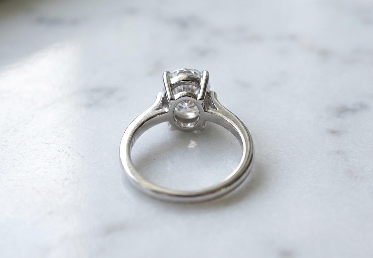 Bague en platine certifiée Tiffany & Co. 2 carats G VVS2 diamant ovale brillant Excellent état - En vente à Chicago, IL