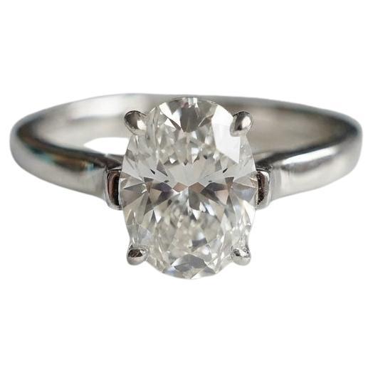 Bague en platine certifiée Tiffany 
Co. 2 carats G VVS2 diamant ovale brillant en vente