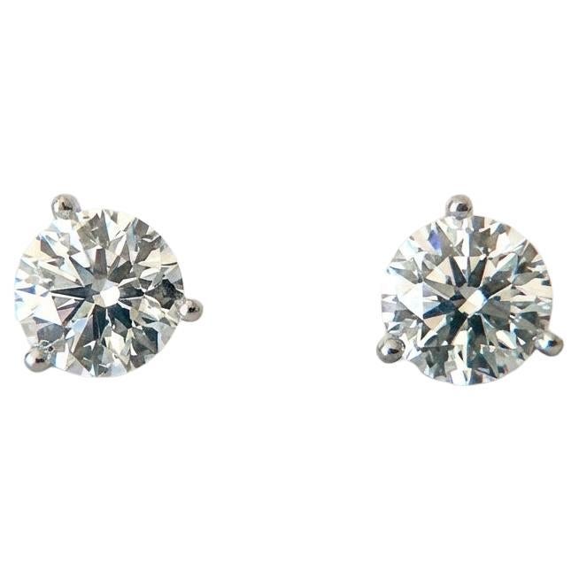 Orecchini di platino con diamanti certificati Tiffany 
Co. 2,00 carati VVS2 in vendita