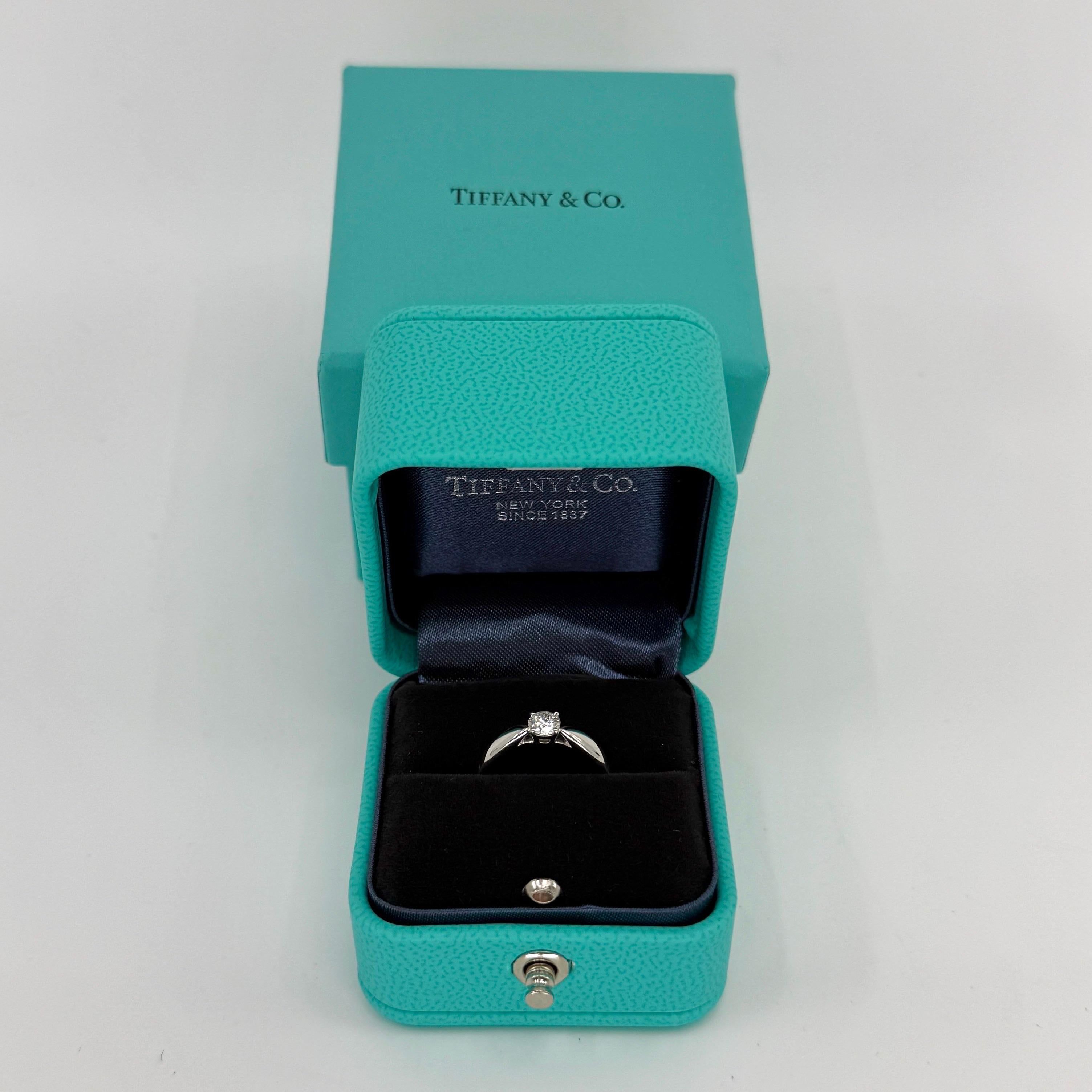 Women's or Men's Certified Tiffany & Co Round Cut Diamond 0.25ct H VVS1 Platinum Solitaire Ring For Sale