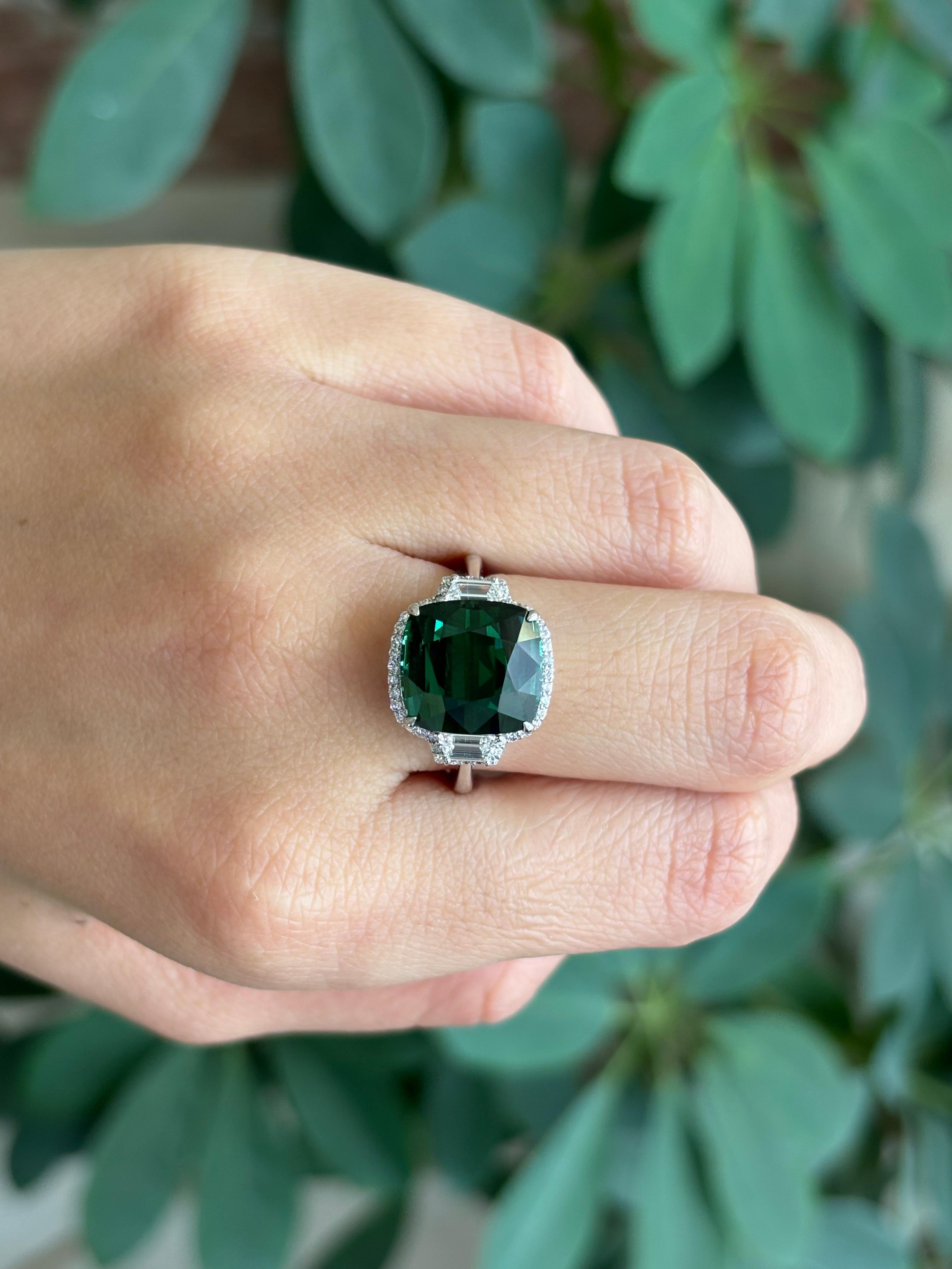 Bague cocktail à trois pierres en tourmaline certifiée et diamants en vente 4
