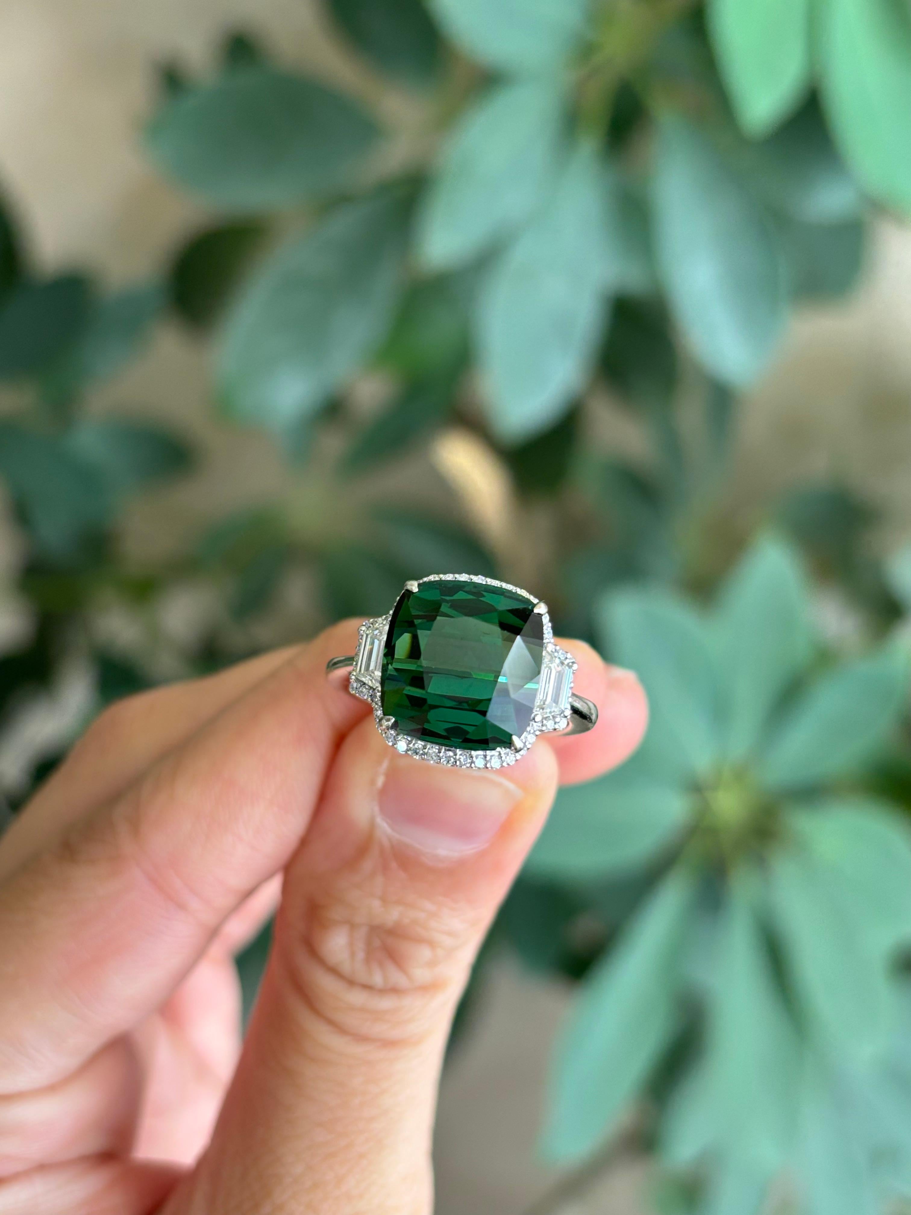 Bague cocktail à trois pierres en tourmaline certifiée et diamants en vente 6