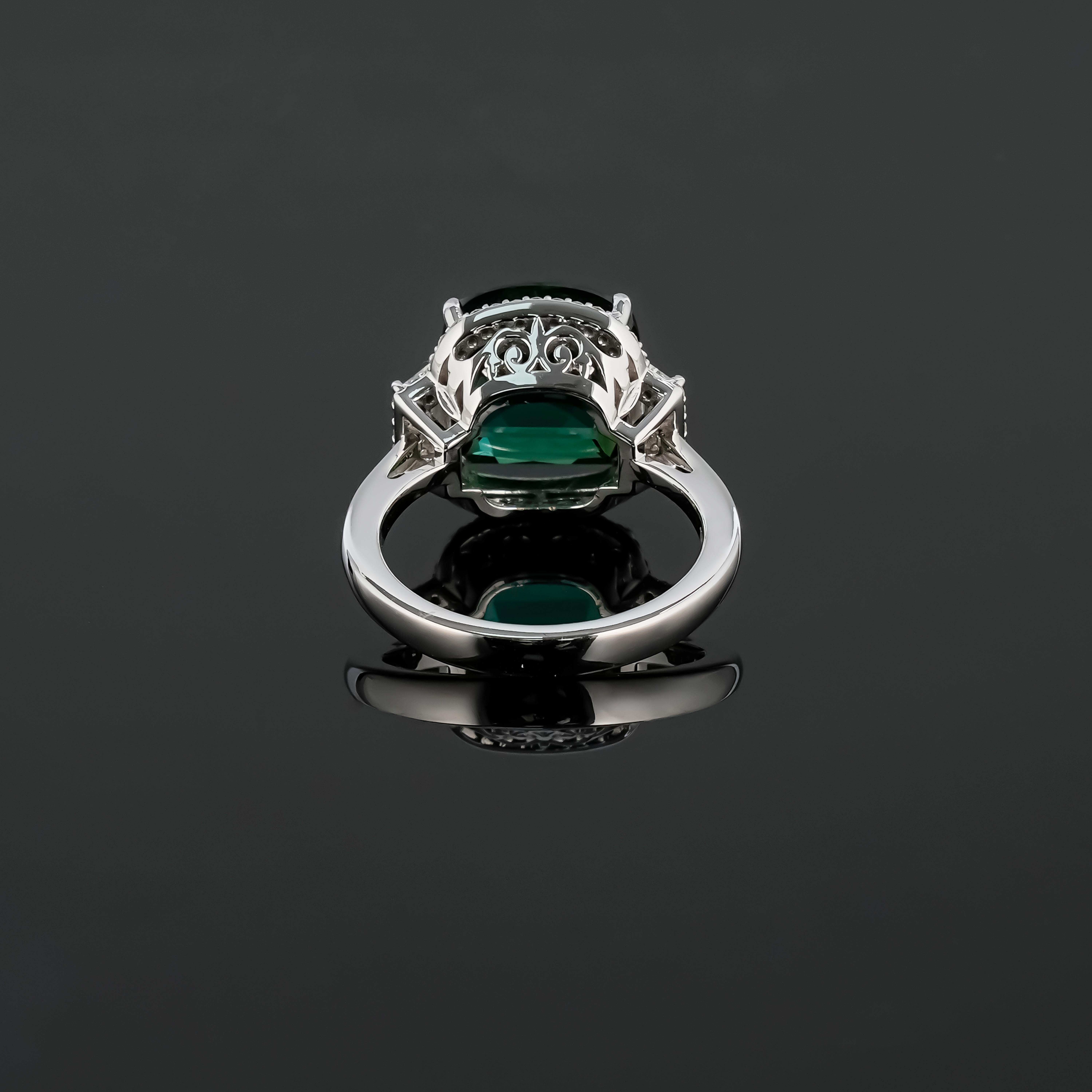 Bague cocktail à trois pierres en tourmaline certifiée et diamants Neuf - En vente à Bangkok, Thailand