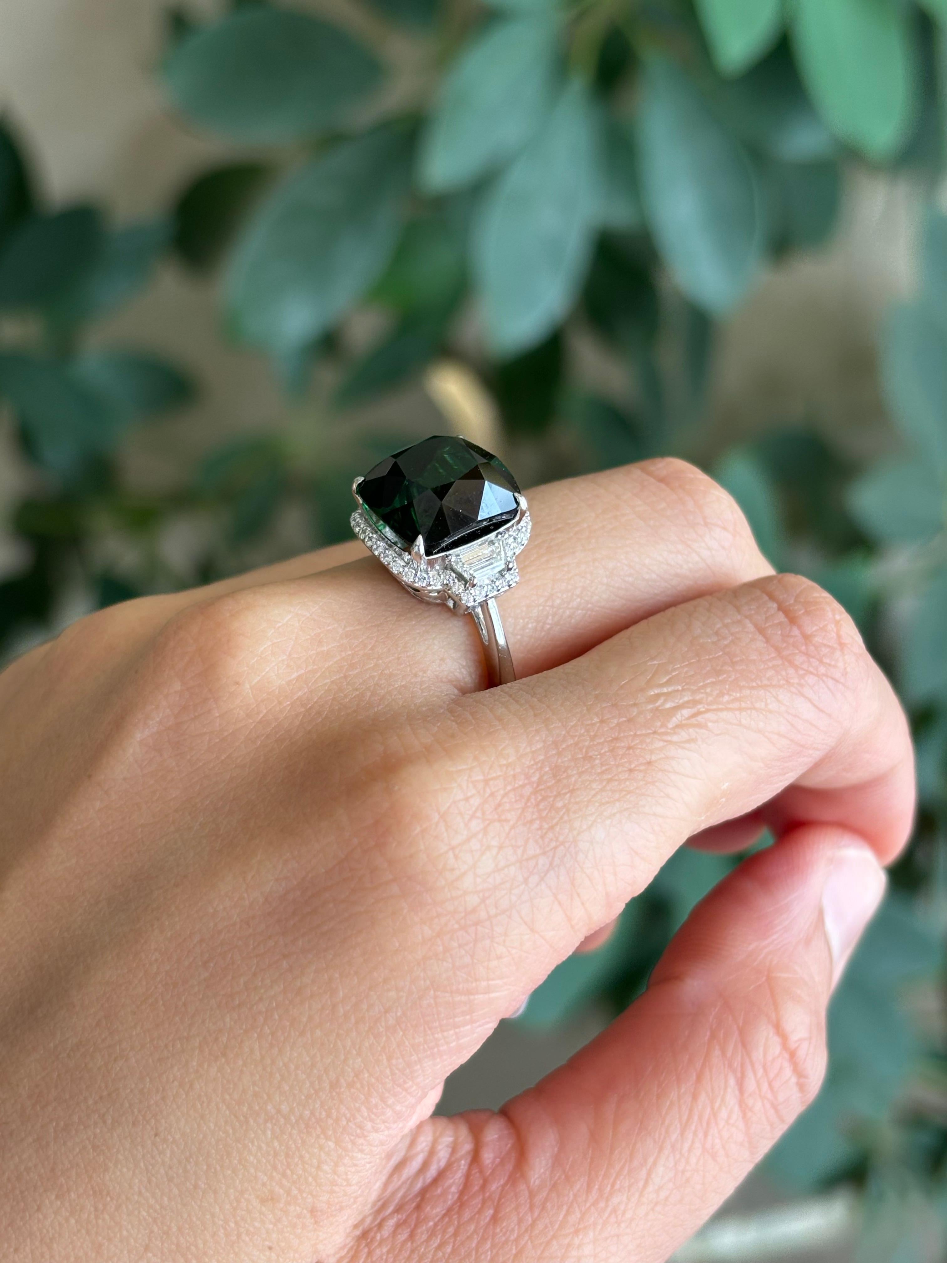 Bague cocktail à trois pierres en tourmaline certifiée et diamants Pour femmes en vente