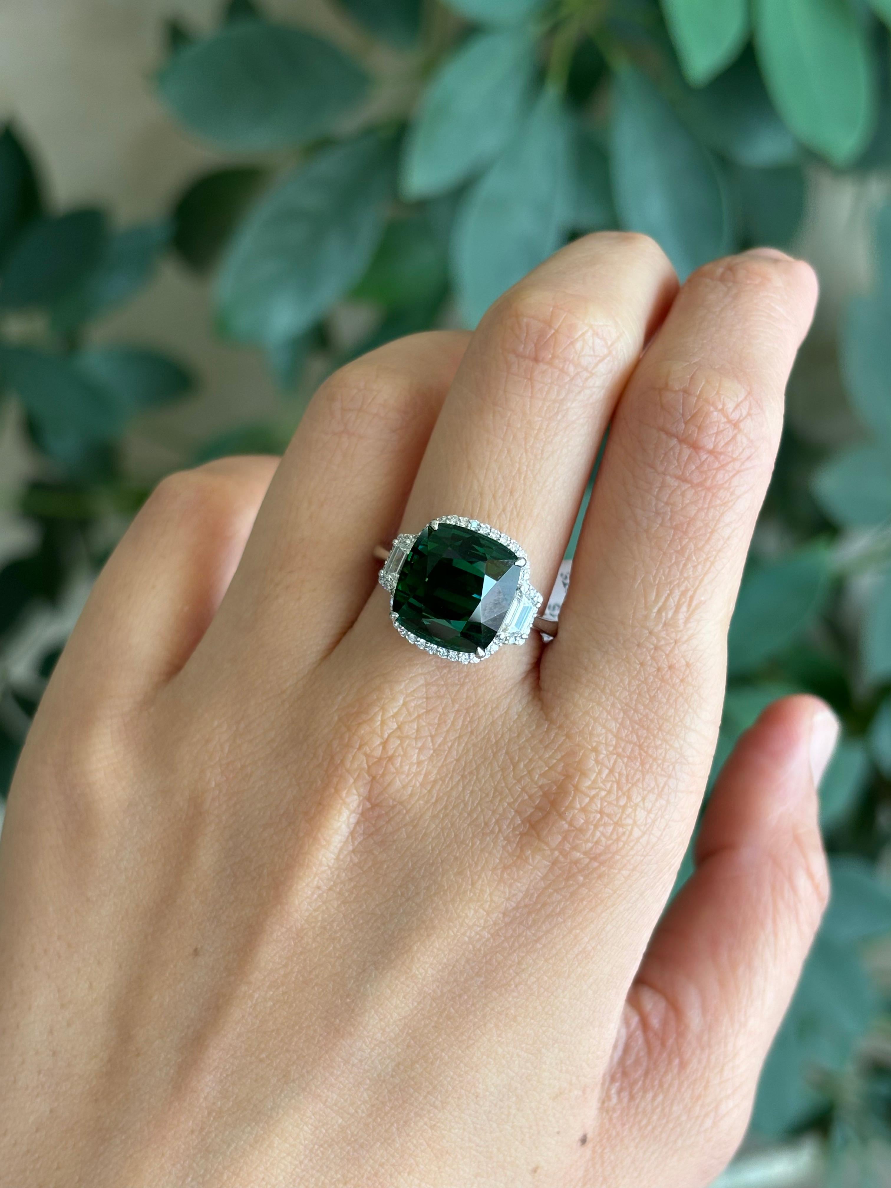 Bague cocktail à trois pierres en tourmaline certifiée et diamants en vente 1