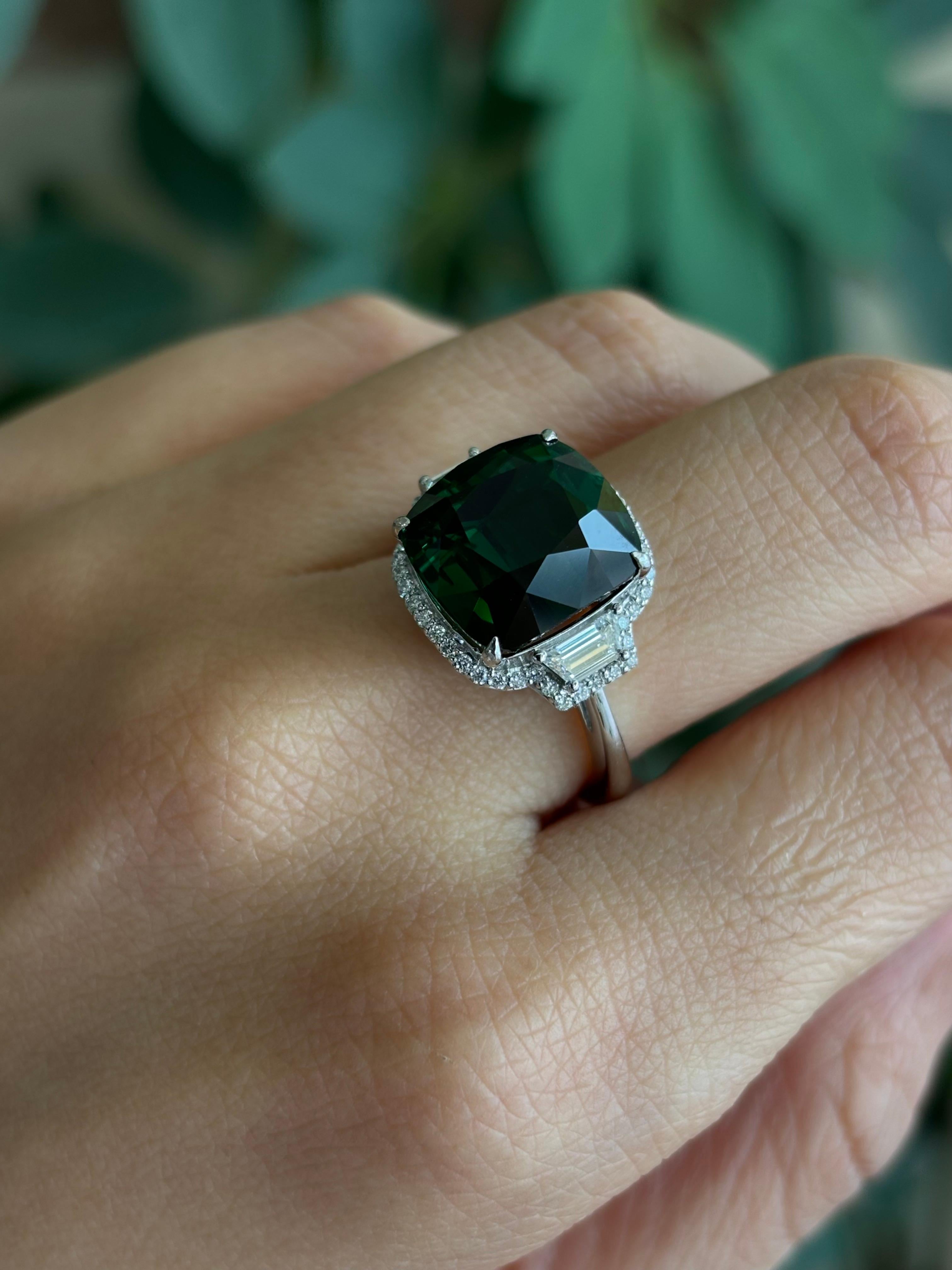 Bague cocktail à trois pierres en tourmaline certifiée et diamants en vente 2