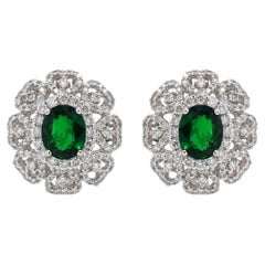 Orecchino ovale con tsavorite e diamanti certificati in oro bianco 18 carati