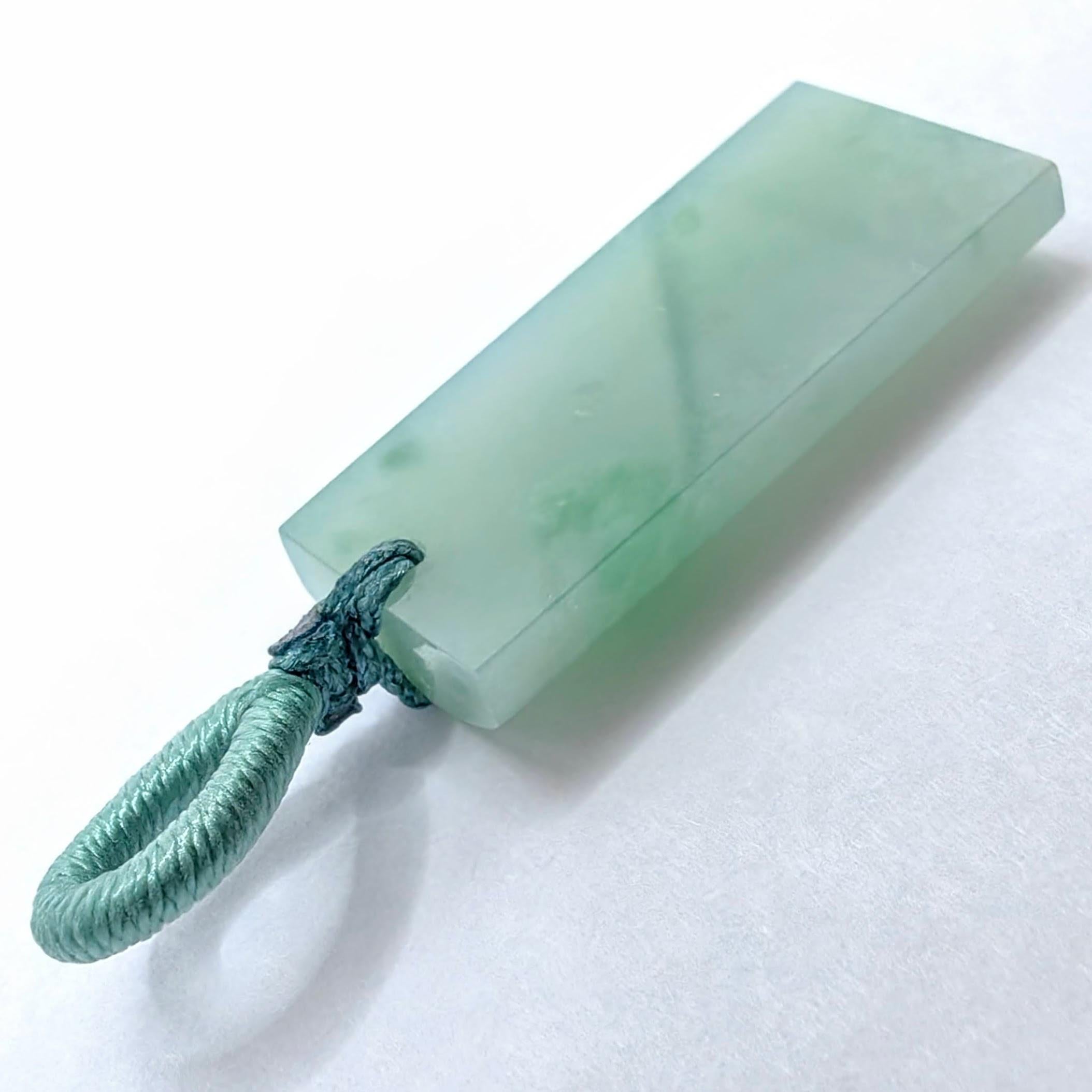 Zertifizierter Typ A Ice Green Jadeit Peace Anhänger Halskette - Cord / 18K Gold Bail im Angebot 8