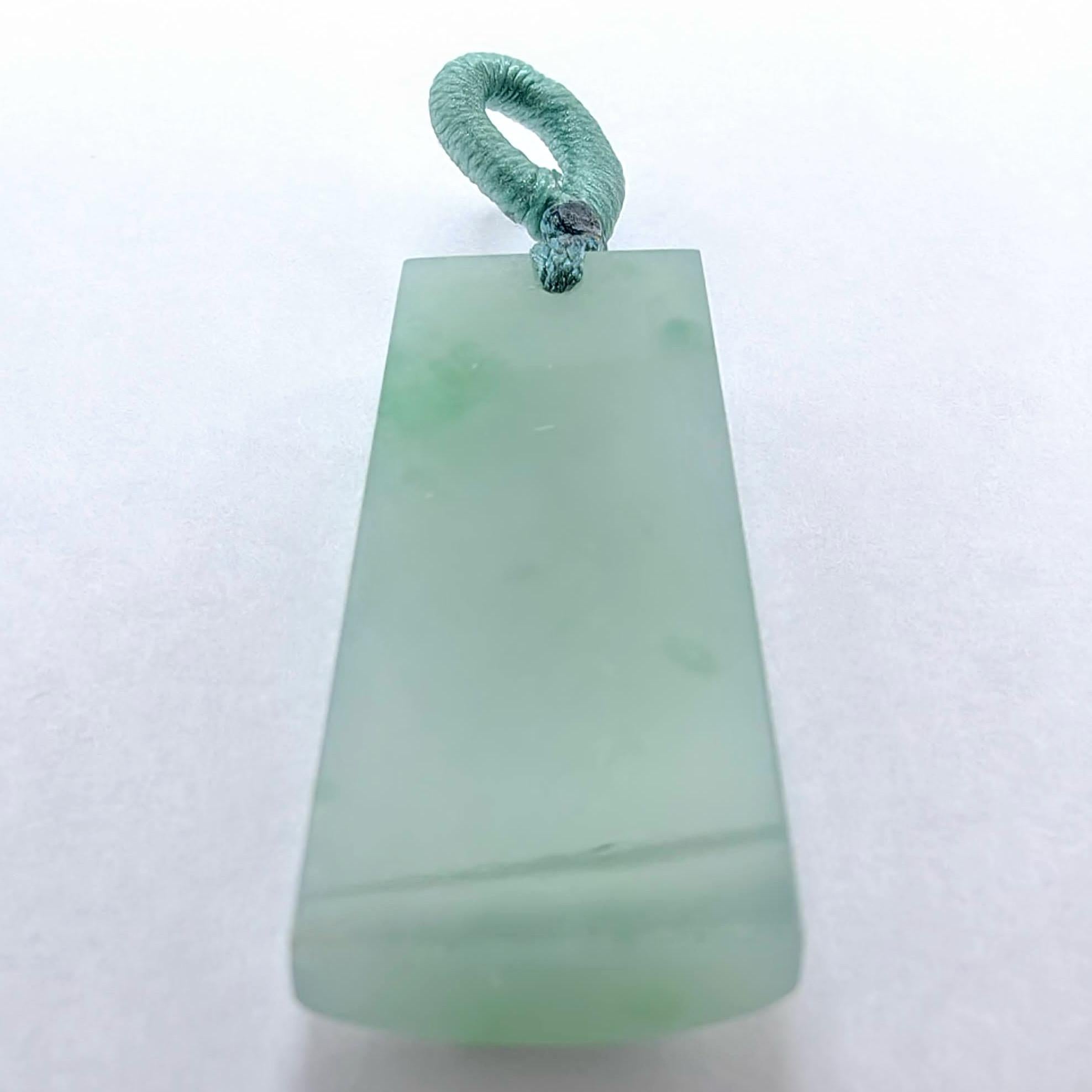 Zertifizierter Typ A Ice Green Jadeit Peace Anhänger Halskette - Cord / 18K Gold Bail im Angebot 1